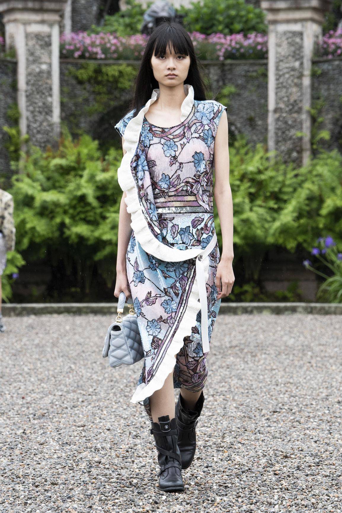 LV贝壳包太可爱！2024早春“浪漫人鱼礼服”也让人一秒爱上 名人名流 图9张