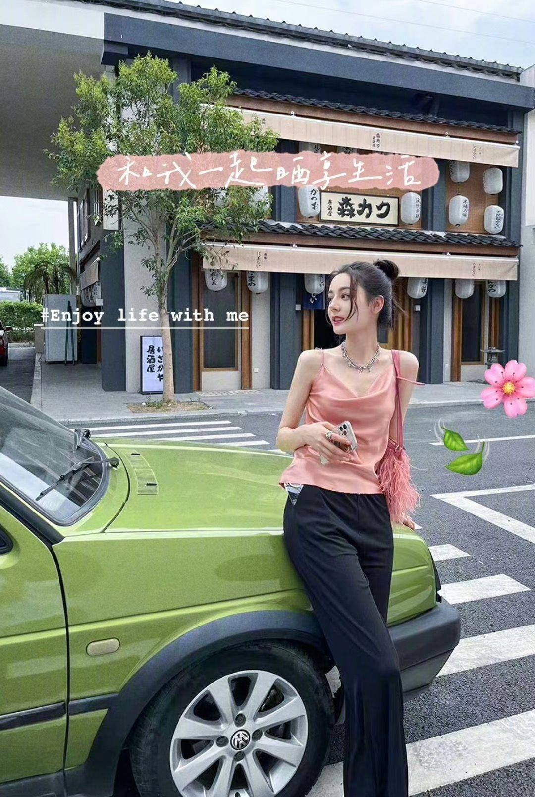 迪丽热巴私服更精彩！洛杉矶小众包款、高彩度Y2K短裙火辣破表 名人名流 图3张