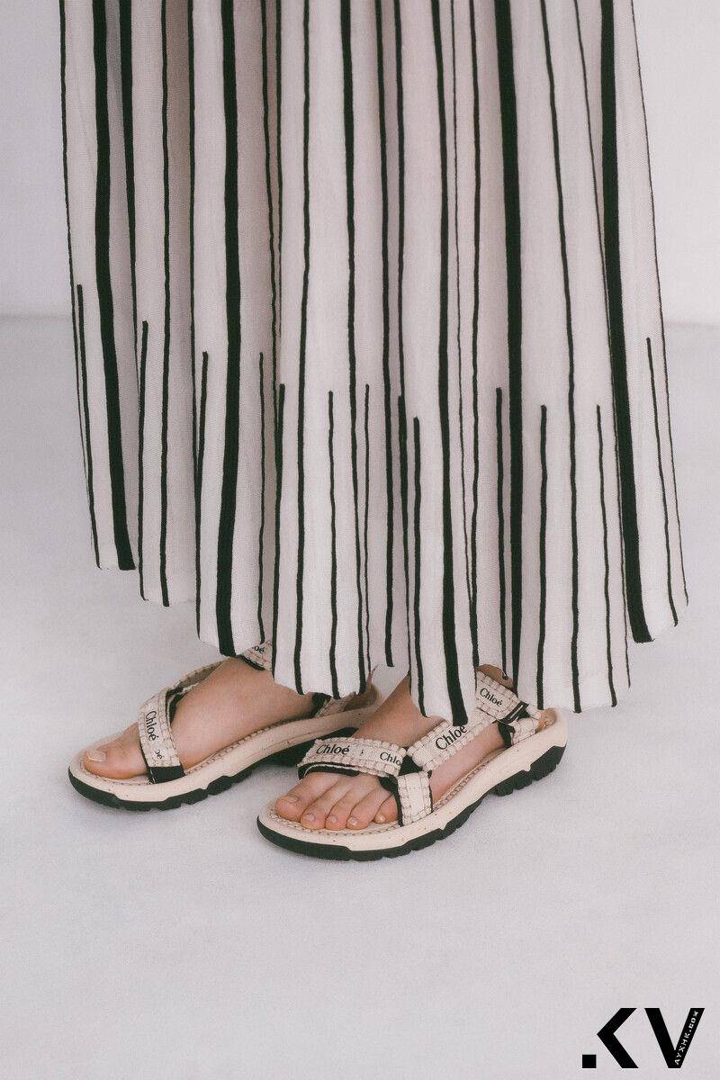 “精品运动风凉鞋”清单　Chloé今夏最美联名、爱马仕仙人掌绿很时髦 时尚穿搭 图1张