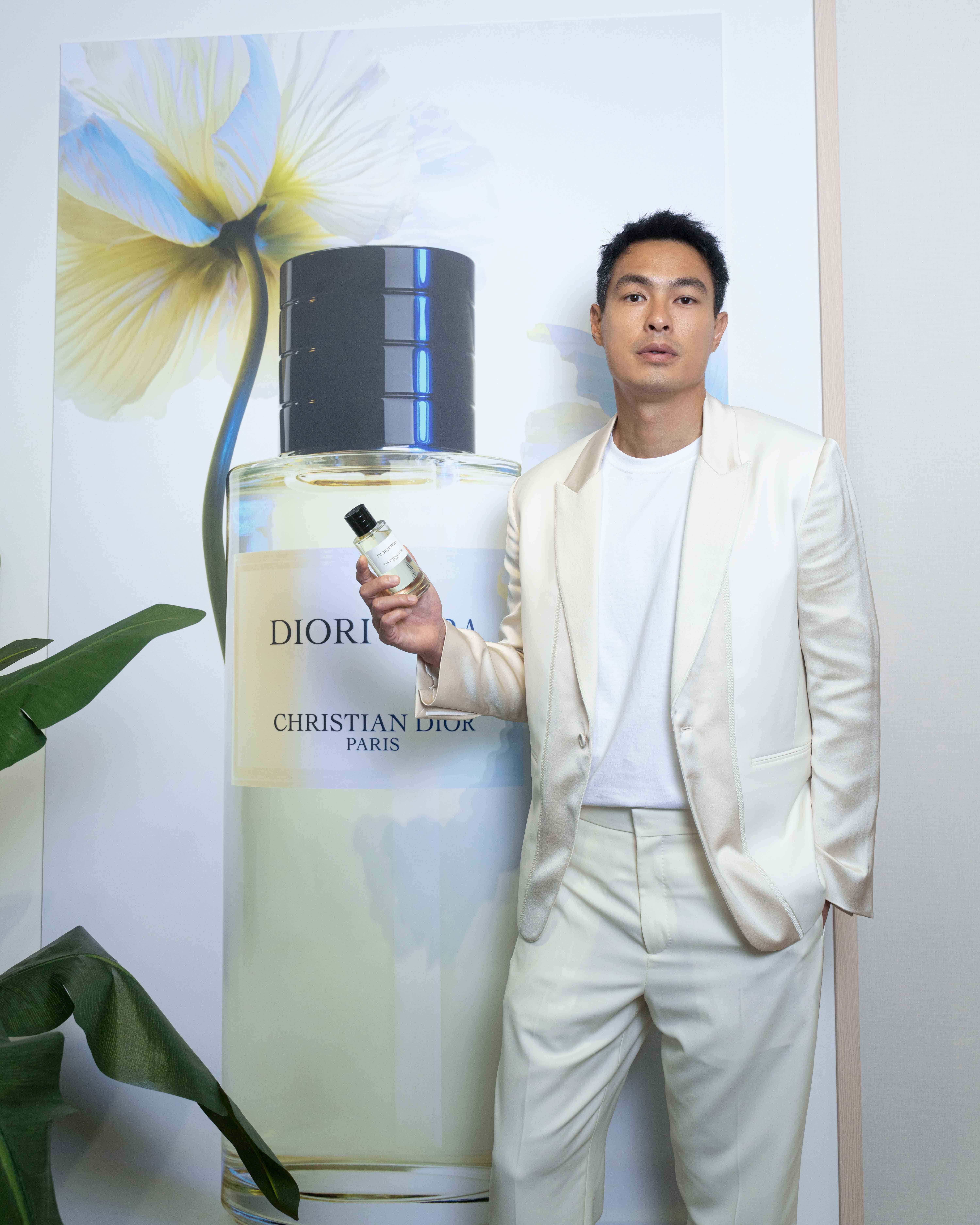 杨祐宁自豪“身上每种味道太太都爱”！爱喷香水竟从10岁开始 最新资讯 图2张