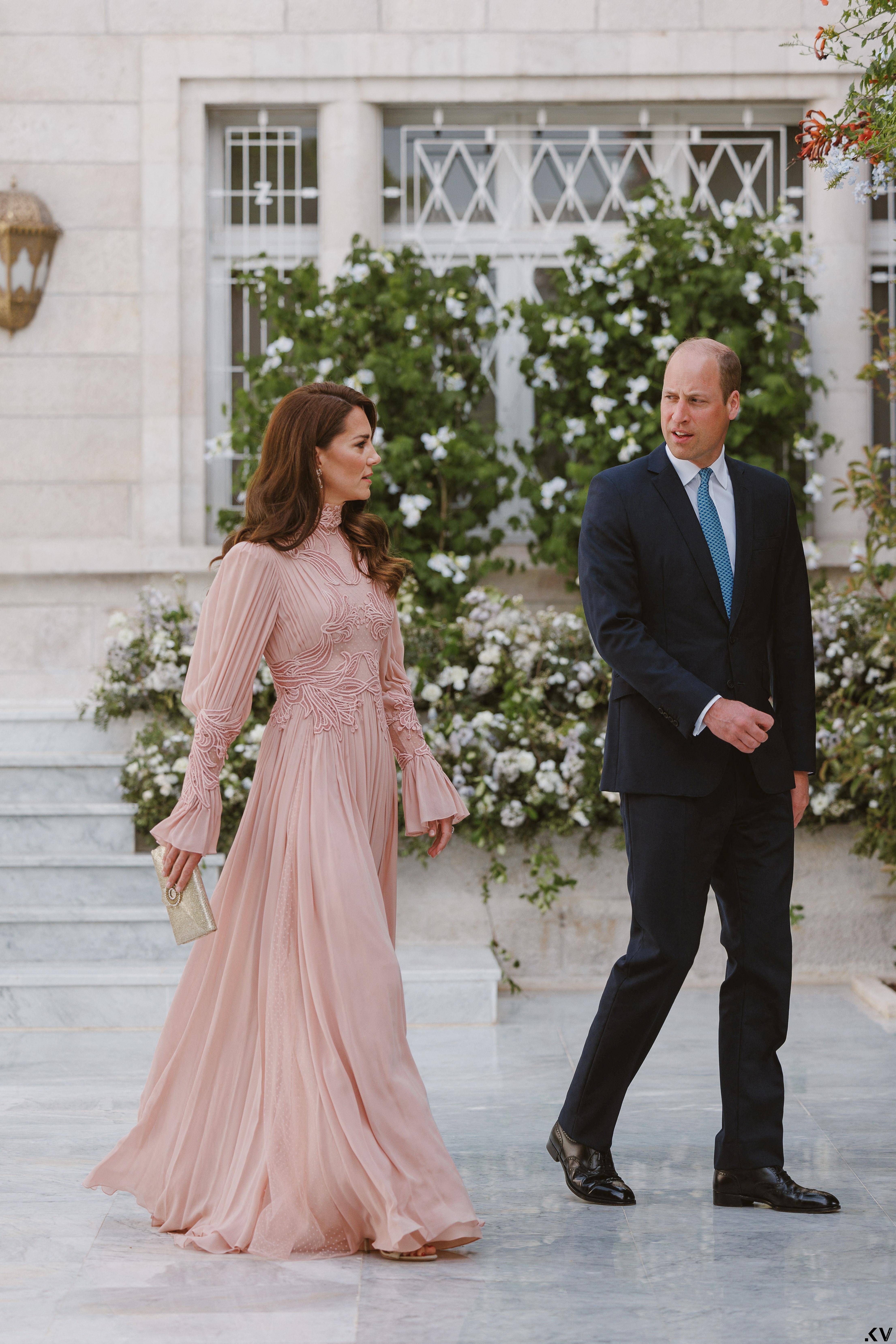 约旦王储迎娶阿拉伯富豪千金　新娘绝美白纱和凯特王妃撞同牌 时尚穿搭 图6张
