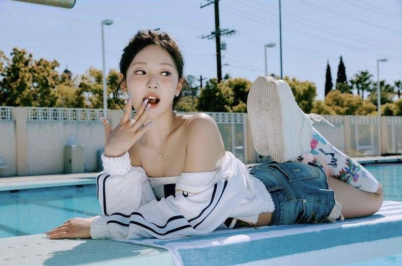 夏天必备Y2K上衣与格子百褶裙　跟着女团aespa、(G)I-DLE穿变美式辣妹 最新资讯 图6张