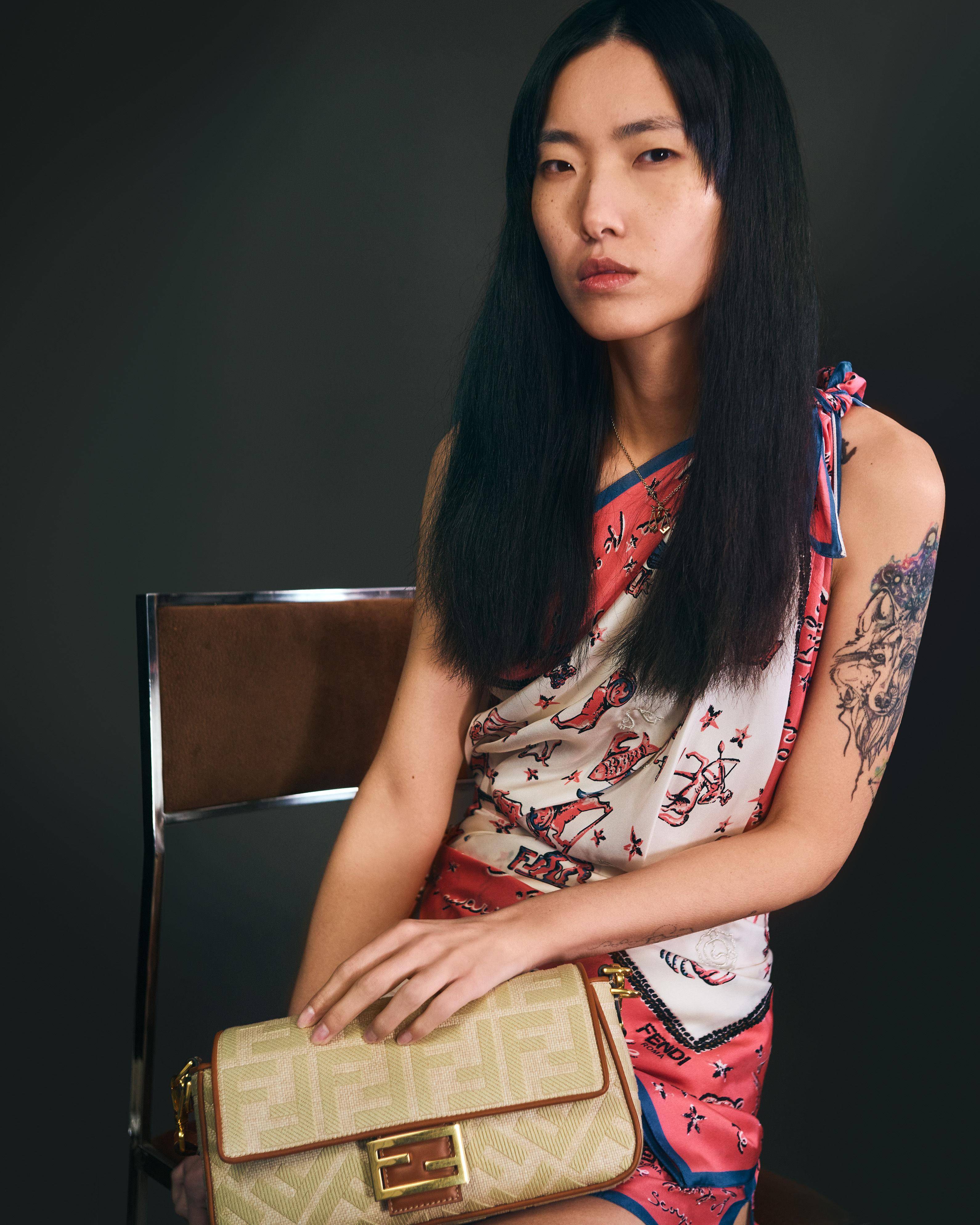 陈庭妮与安俞真等不及上身！FENDI“夏日星座”沙滩装 、草编包超解暑 名人名流 图2张
