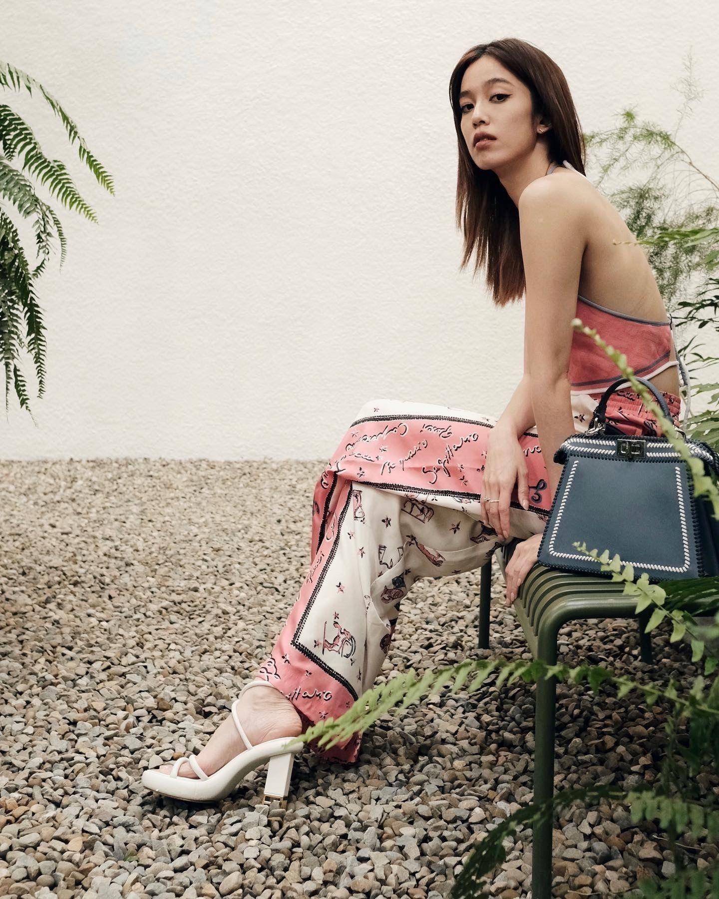 陈庭妮与安俞真等不及上身！FENDI“夏日星座”沙滩装 、草编包超解暑 名人名流 图4张
