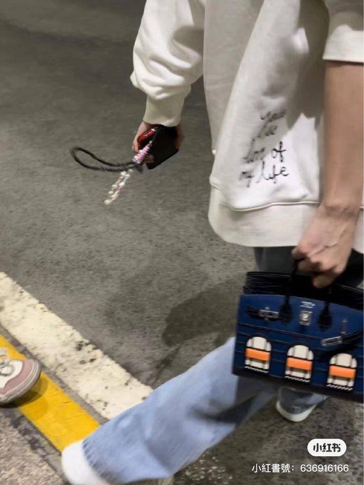 Angelababy又拿收藏出门！爱马仕极限量“黑夜小房子”要价近500万 时尚穿搭 图2张