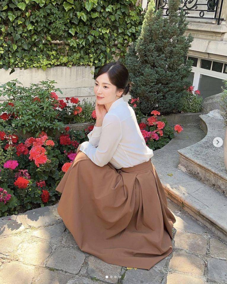 学宋慧乔“低饱和穿搭”营造女神气质！灰白色、奶茶色都是首选 名人名流 图1张