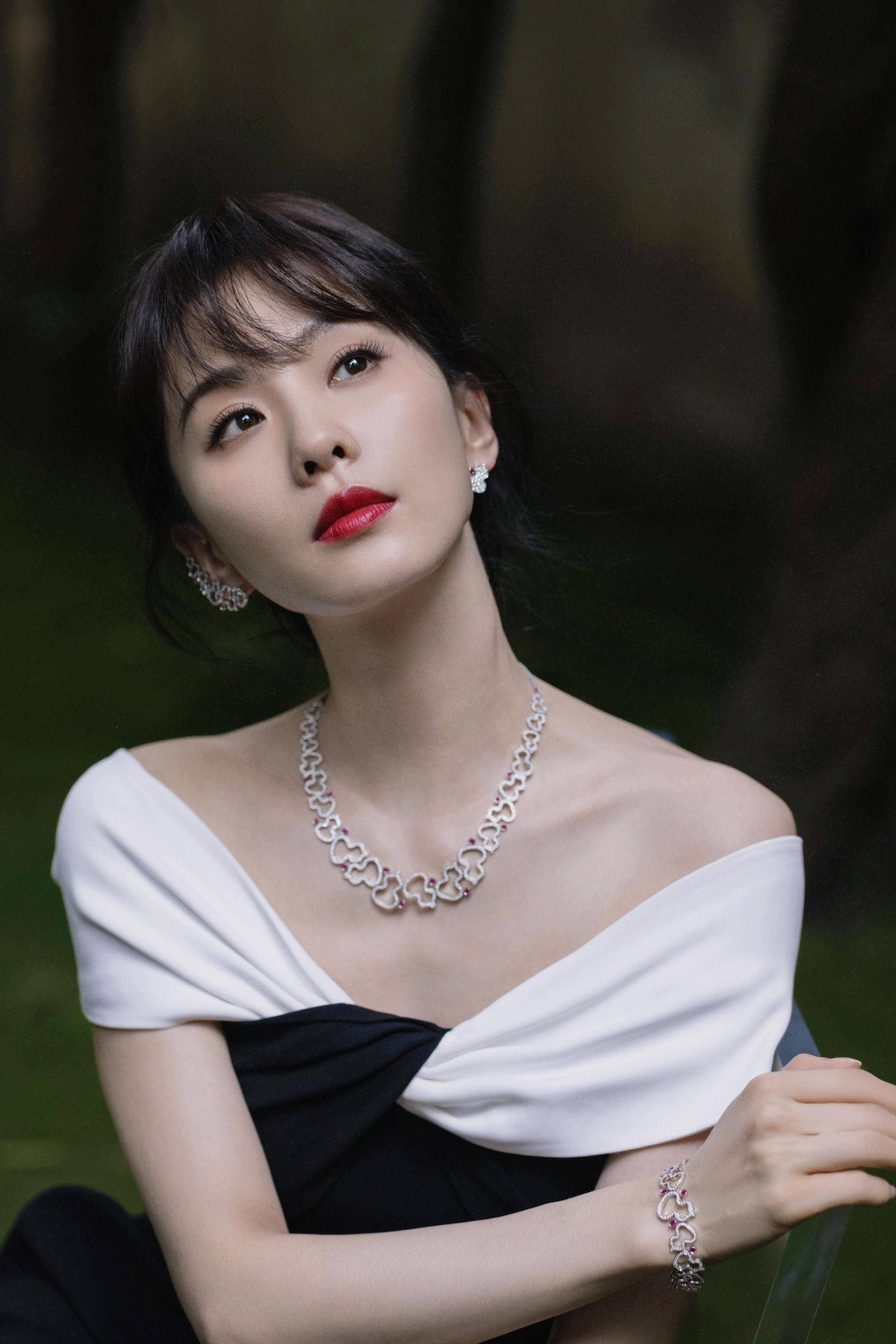 “中国台湾媳妇”珠宝展出风头　刘诗诗妹妹头减龄、高圆圆美背全都露 名人名流 图2张