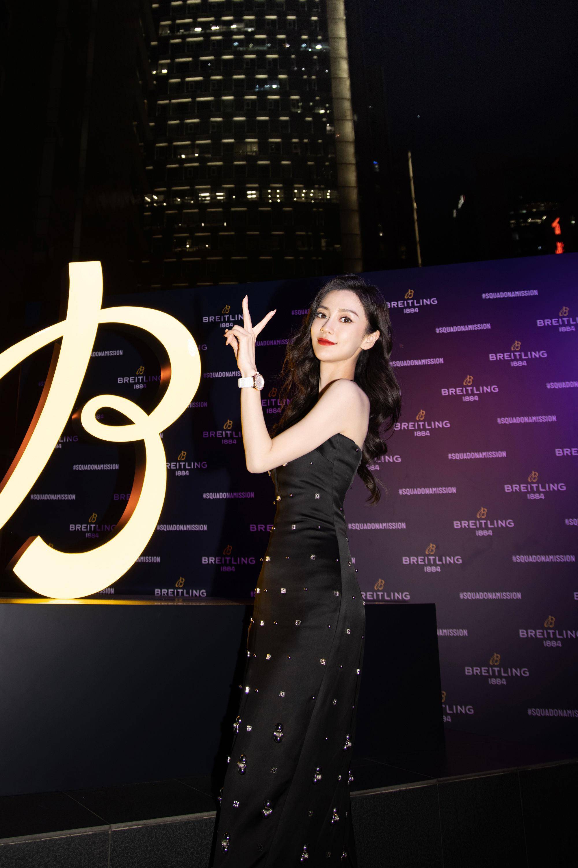 Angelababy衣服皱痕惨遭出征　接名表珠宝代言网批“造型看腻” 名人名流 图1张