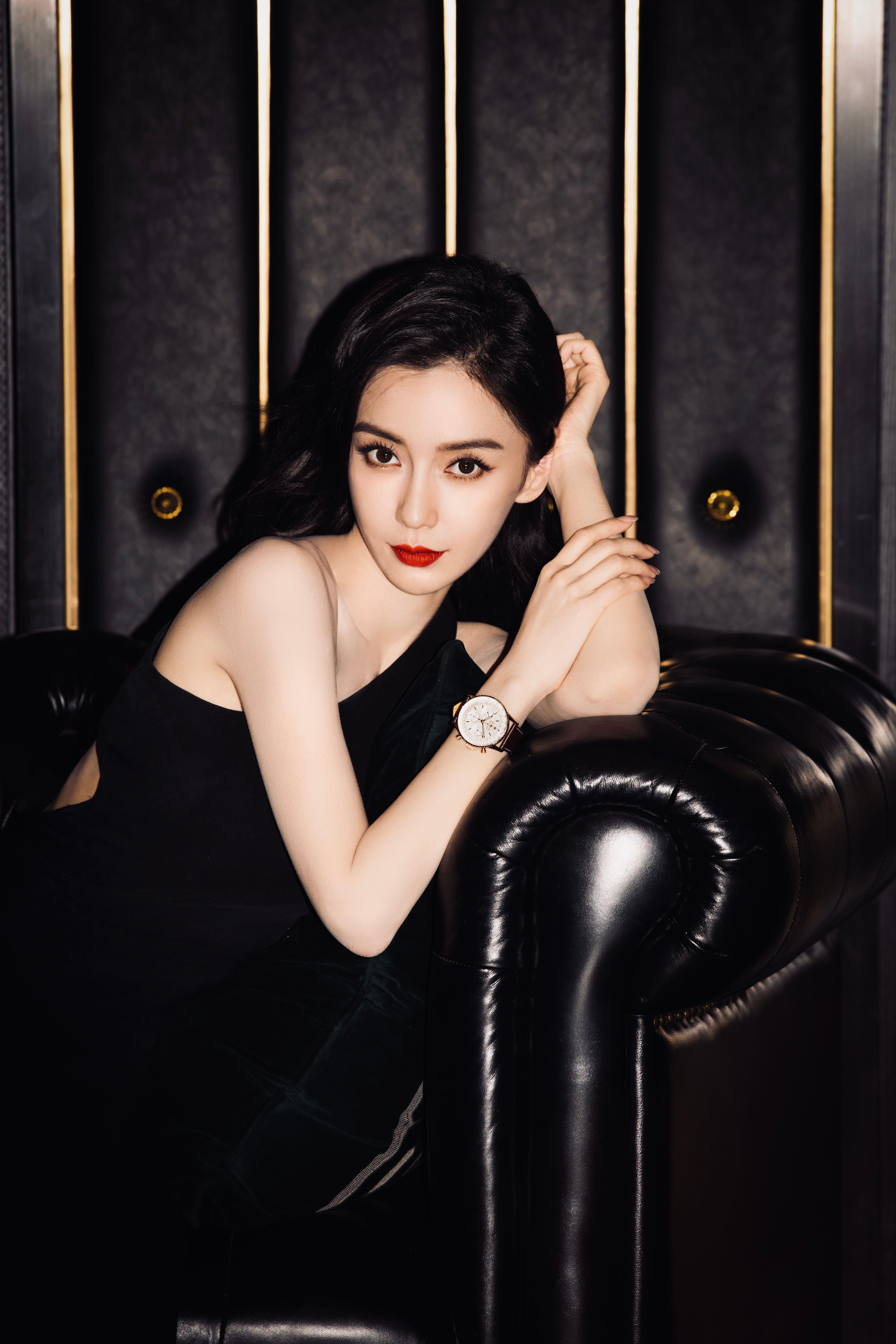 Angelababy衣服皱痕惨遭出征　接名表珠宝代言网批“造型看腻” 名人名流 图3张