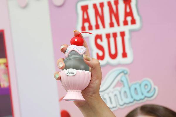 可爱到心脏爆击！ANNA SUI把冰淇淋圣代变身梦幻香水　巡回快闪店即日开跑 最新资讯 图1张