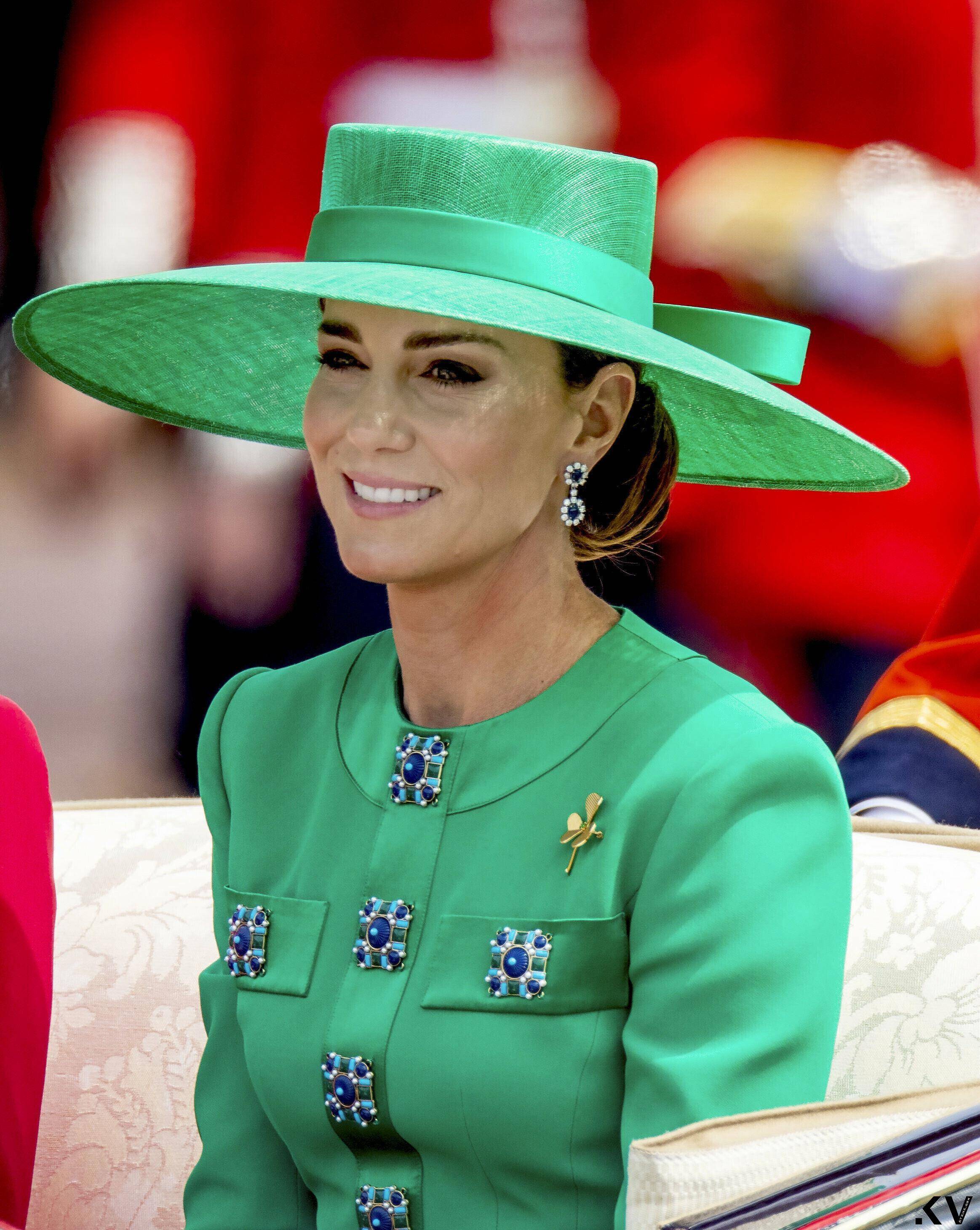 凯特王妃11万绿衣凸显“爱尔兰卫队上校”身分　么儿阅兵敬礼萌翻 名人名流 图2张