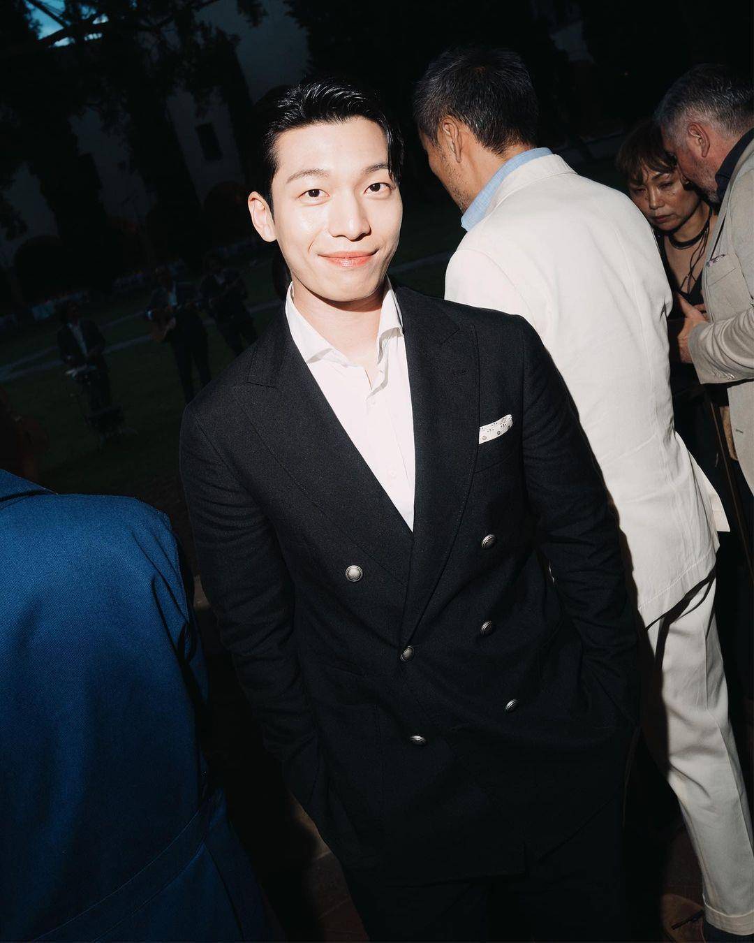《鱿鱼游戏》失踪警魏嘏隽戏外帅翻　戴智能金表露奢华气息 时尚穿搭 图3张