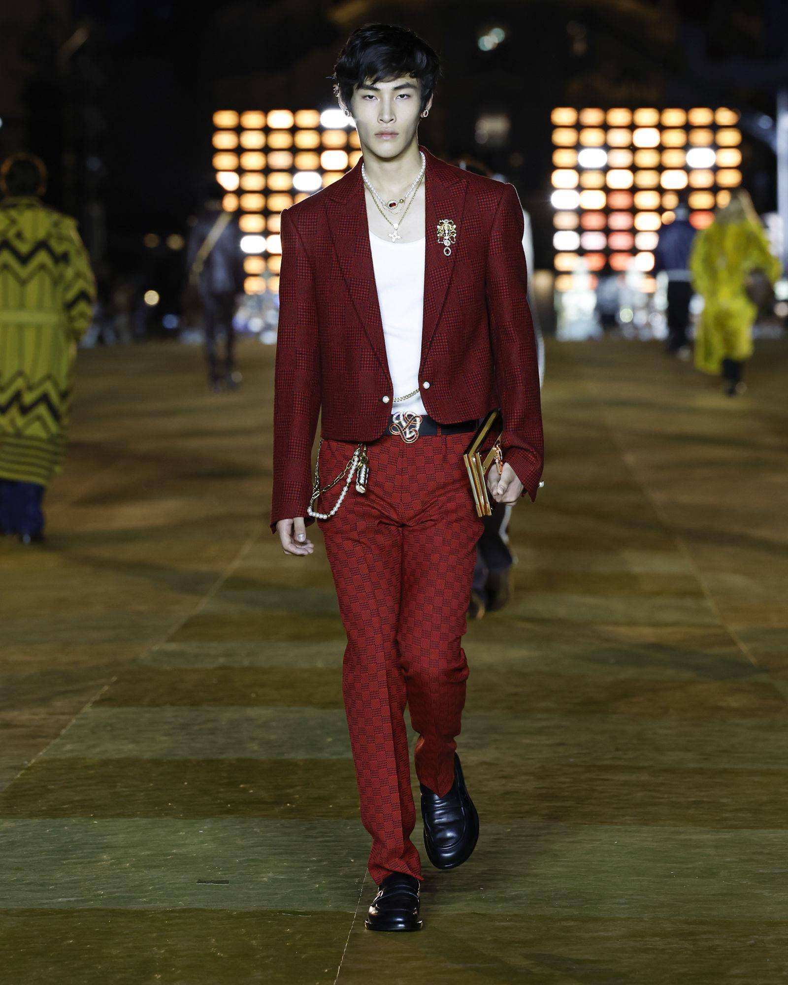 巴黎男装周／LV珍珠迷彩包女生也想要　菲董连毛毛鞋、睡衣都设计好了 时尚穿搭 图7张