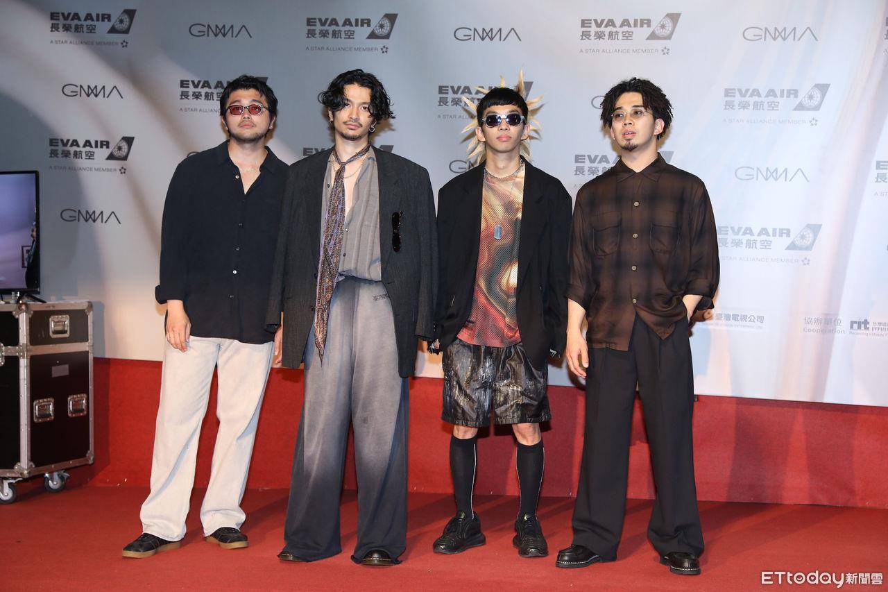 金曲时尚／个人意见评红毯：王若琳裹卫生棉登场、戴佩妮当歌德版大鸟姊姊 时尚穿搭 图9张