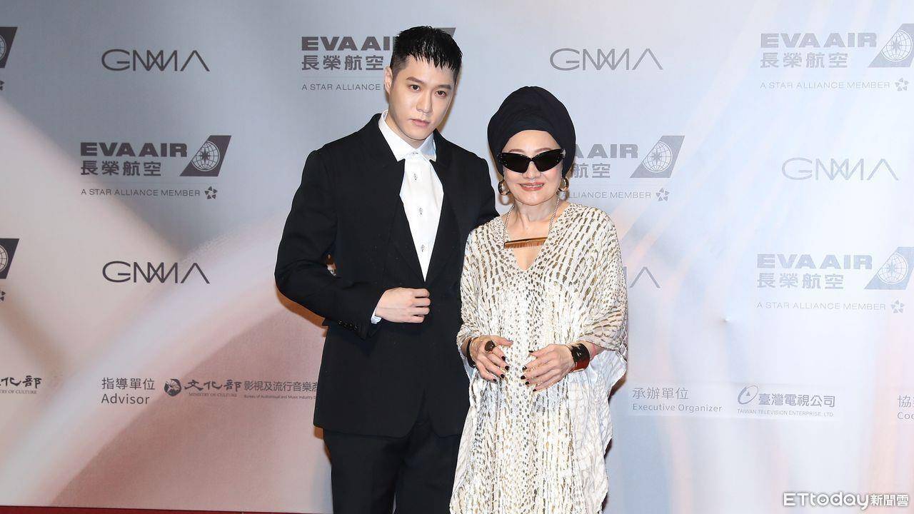 金曲时尚／黑白配最耐看！周汤豪、比莉最佳组合、王若琳黑色画龙点睛 时尚穿搭 图1张