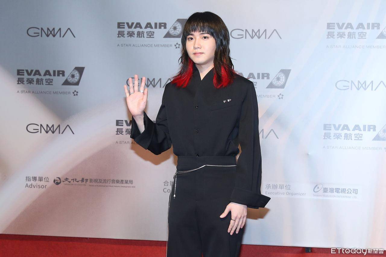 金曲红毯总览／林柏宏全黑西装不负众望帅翻！周汤豪、比莉最时尚母子压轴 时尚穿搭 图16张