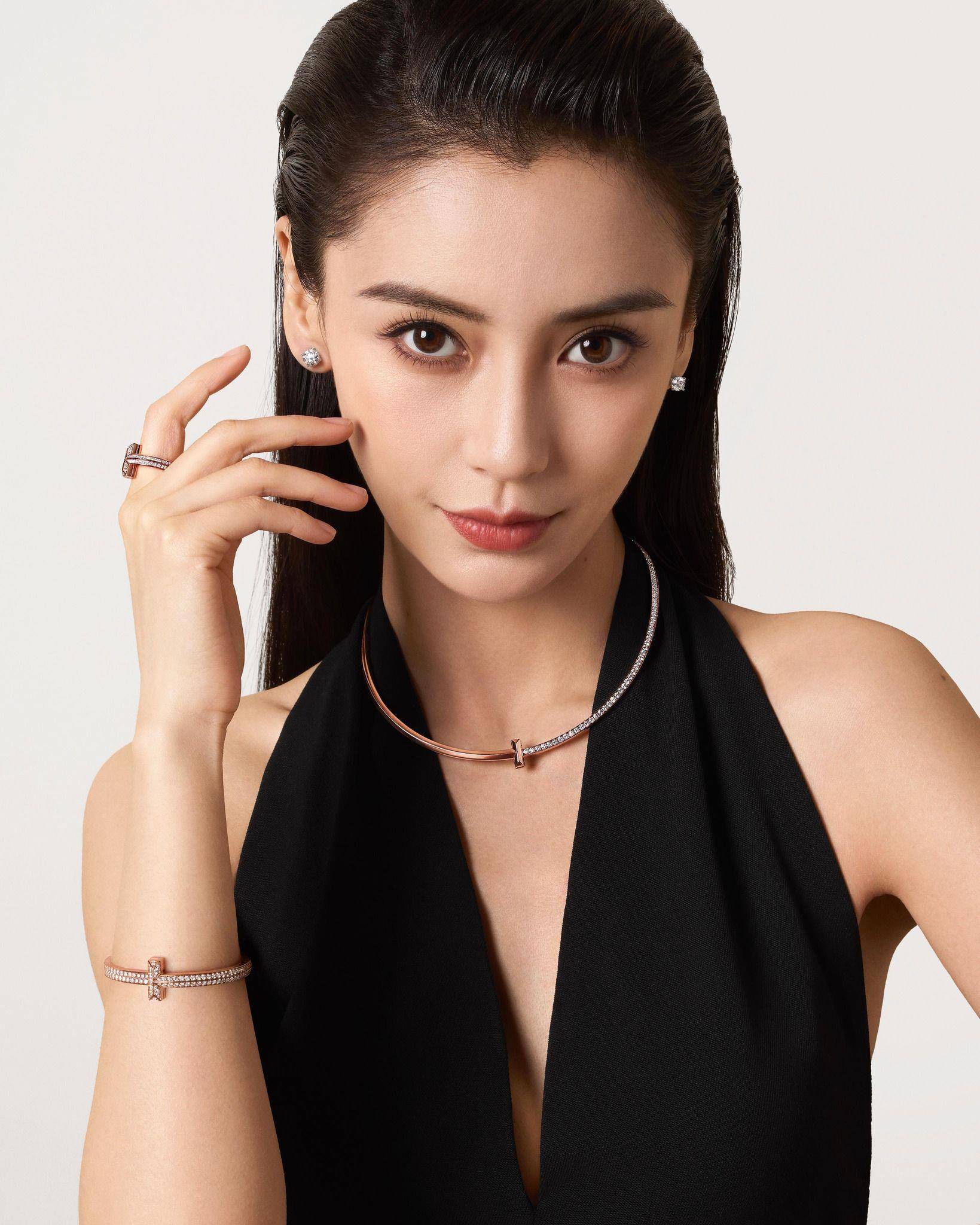 赵丽颖深V装美背全都露　De Beers钻石光闪爆全场 奢侈品牌 图3张
