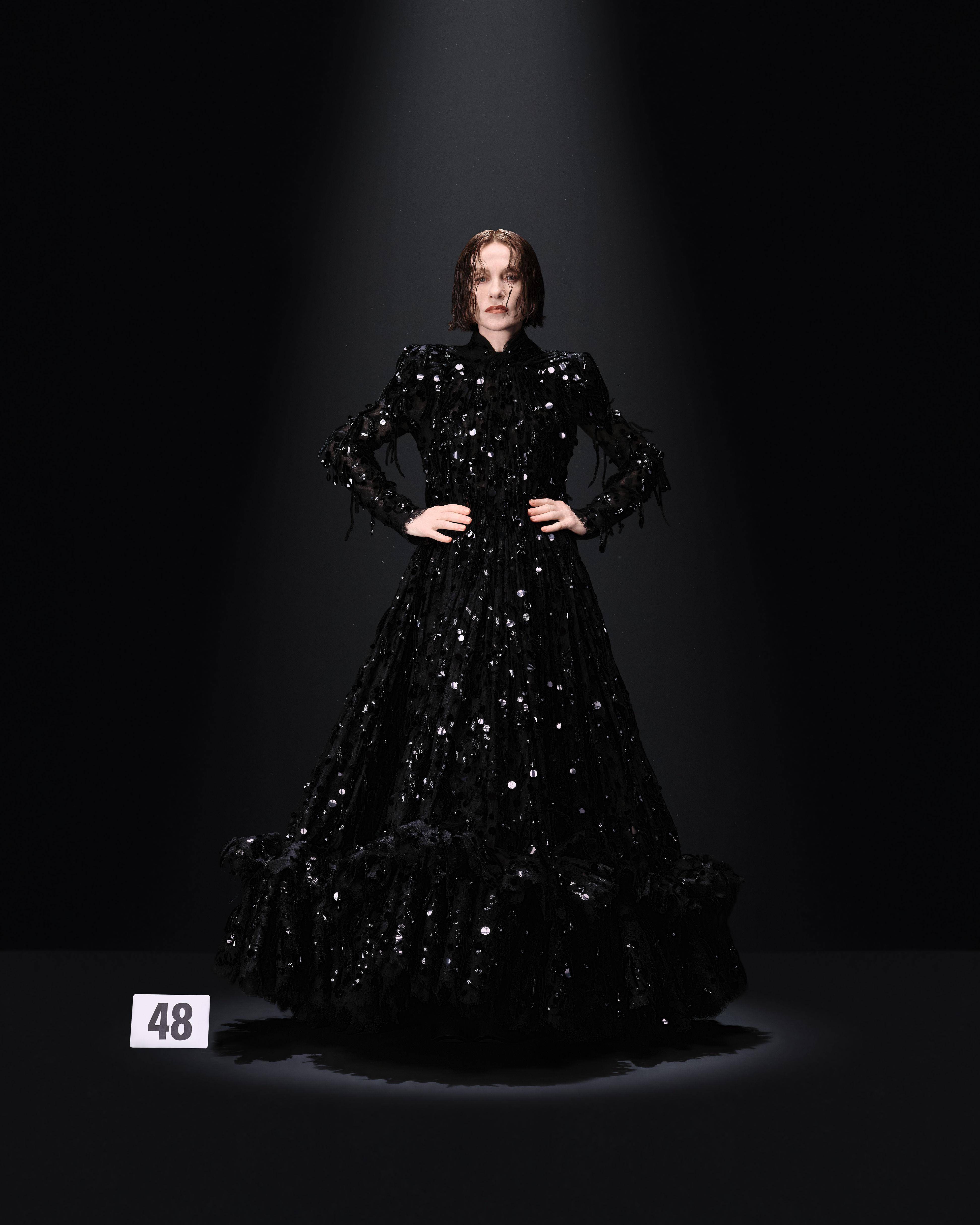 巴黎高订周／BALENCIAGA压轴盔甲裙震撼秀场　杨紫琼、70岁传奇影后助阵 时尚穿搭 图6张