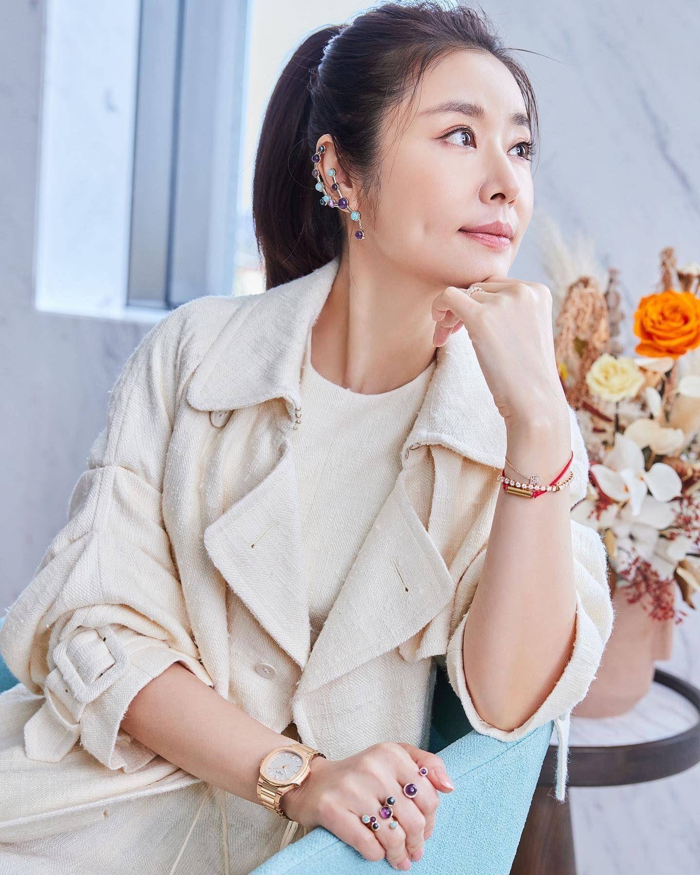 珍妮佛安妮斯顿百万金表戴牢牢　萧邦运动表成造型亮点 奢侈品牌 图4张