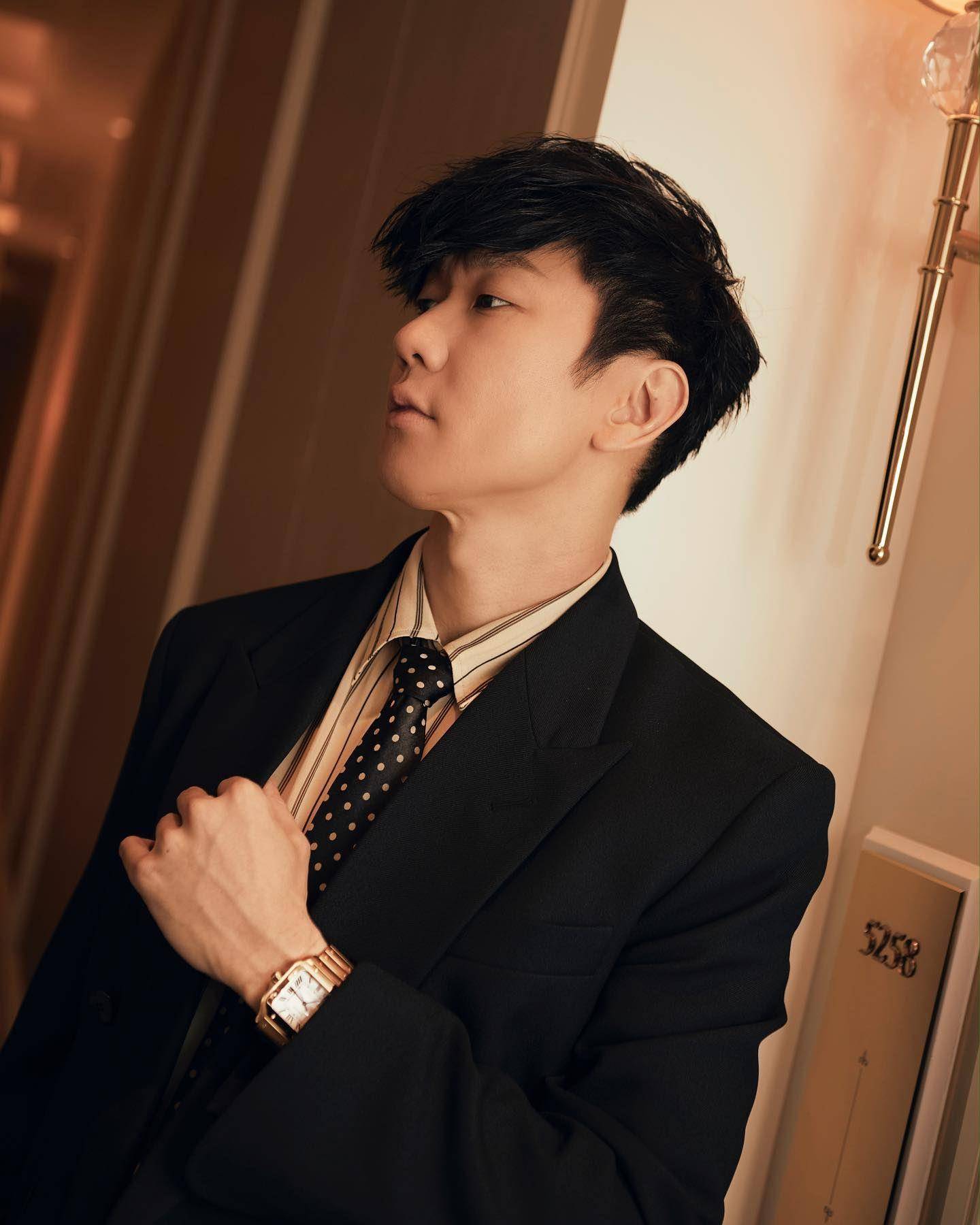 林俊杰劳力士“保罗纽曼面”伴飞　卡地亚百年经典表绝配舞台装 奢侈品牌 图1张
