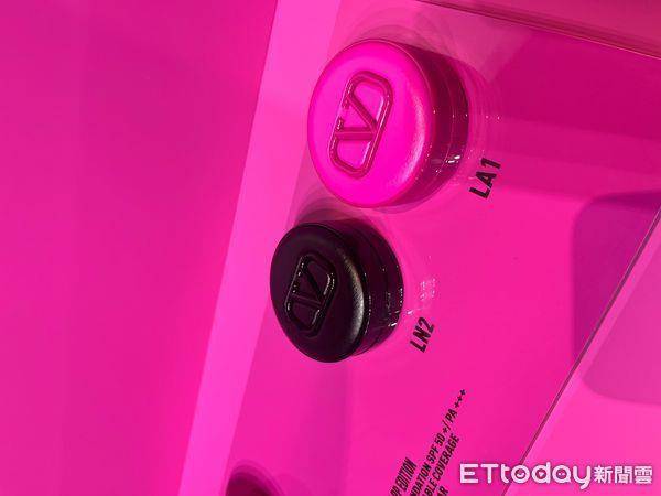 小S女儿许曦文穿高衩秀长腿、周汤豪每天换香水　站台美妆大呼紧张 最新资讯 图1张