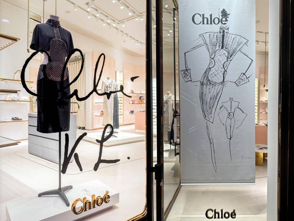 Chloé办“时尚老佛爷”Karl特展　超狂古董衣、设计手稿首度来台 时尚穿搭 图2张