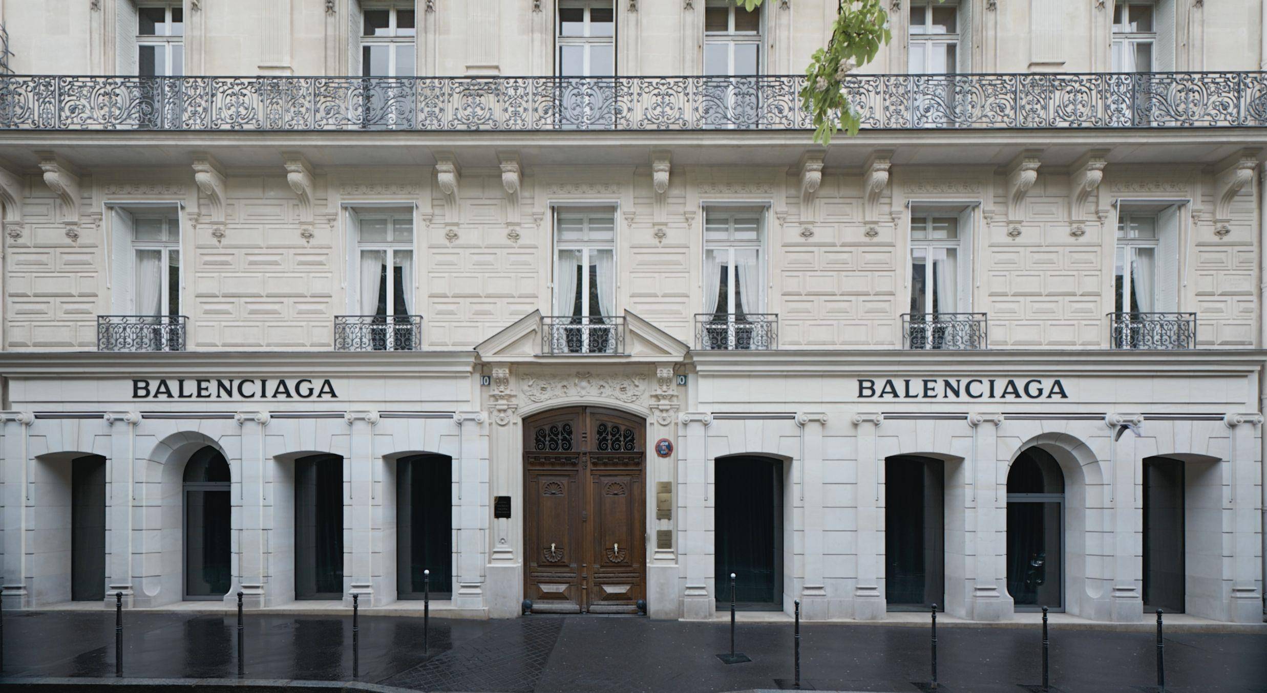 法国传奇影后、超模现身Balenciaga装修现场！　新季印花包高调登场 时尚穿搭 图3张