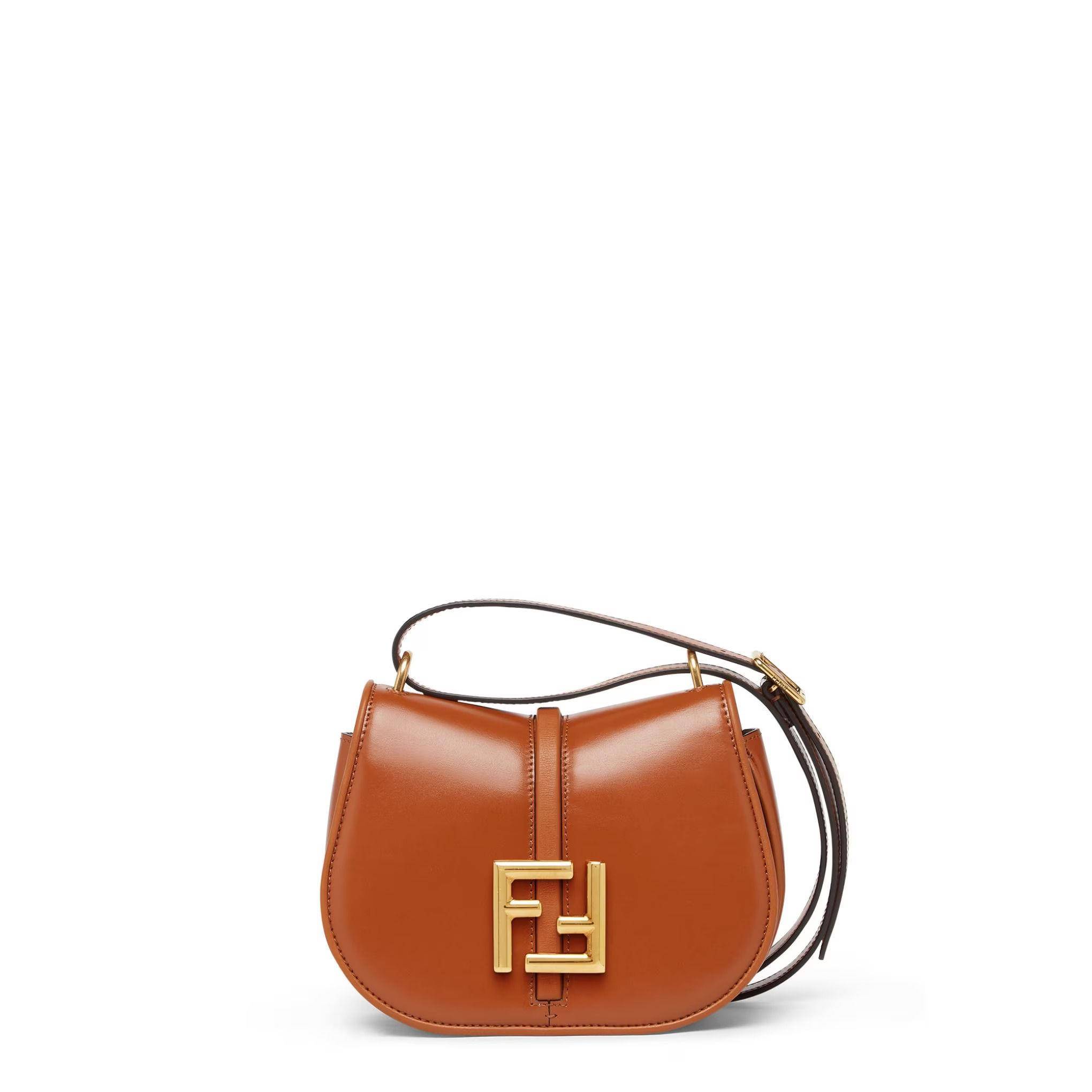 法国传奇影后、超模现身Balenciaga装修现场！　新季印花包高调登场 时尚穿搭 图4张