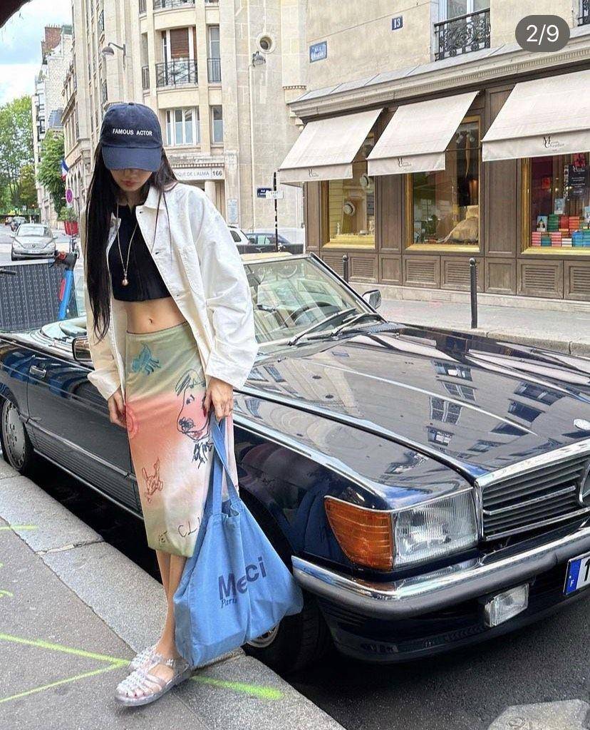 Lisa露纤腰游巴黎　2双价差10倍美鞋陪逛 名人名流 图1张