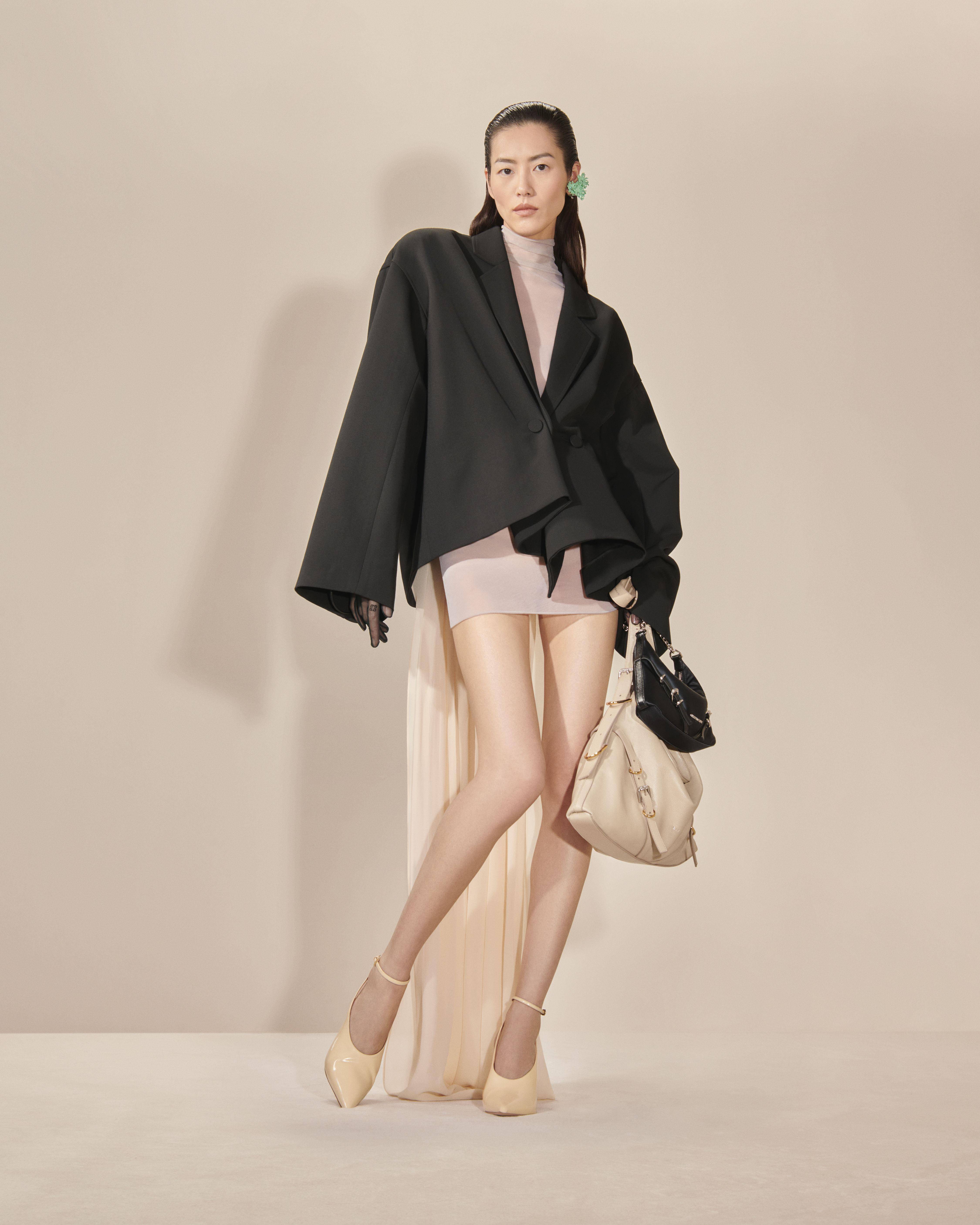 刘雯抢当“Givenchy女孩”！预测秋冬爆红鲨鱼靴、叛逆Voyou手袋曝光 名人名流 图1张