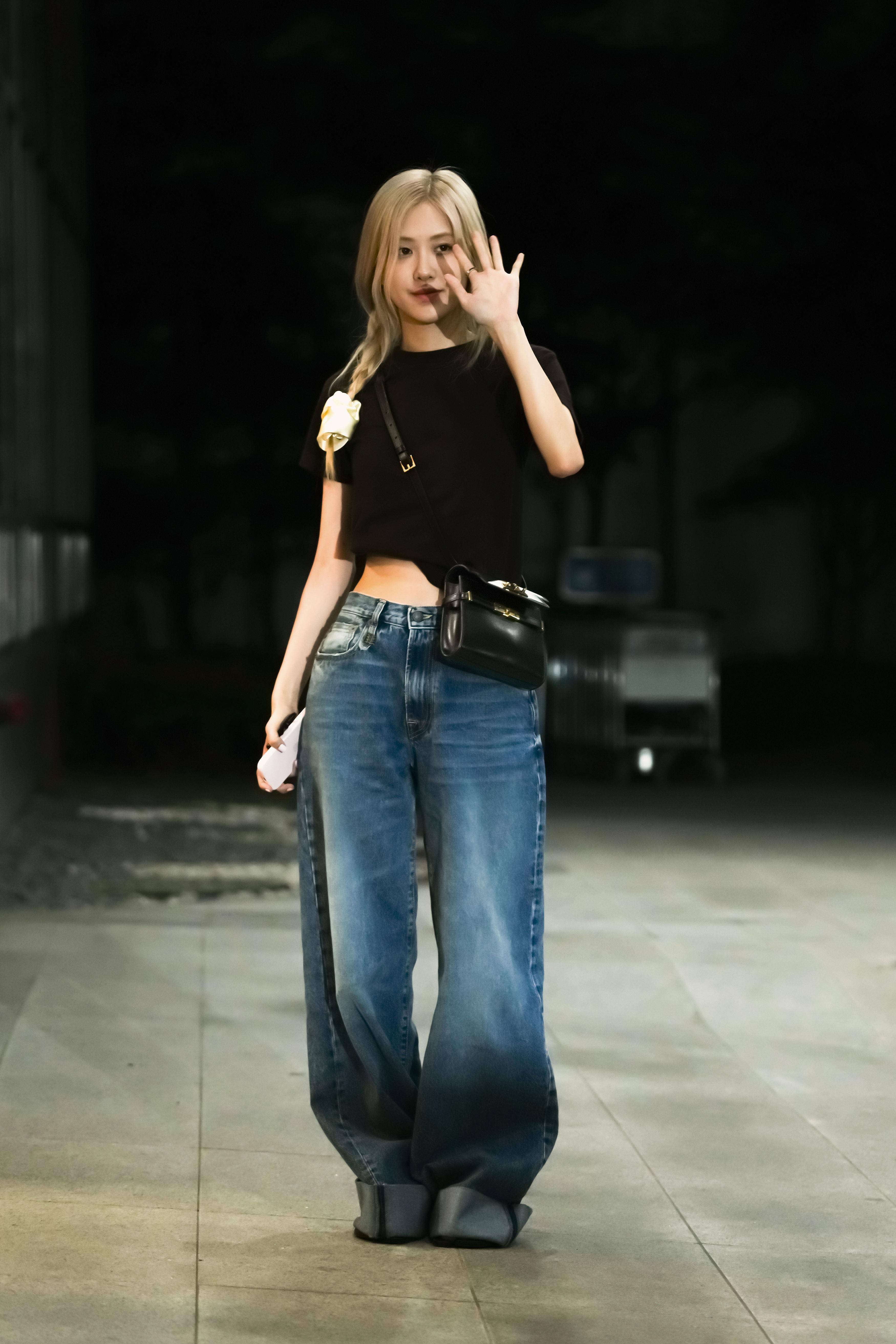 ROSÉ露事业线示范高级性感　搭Tiffany珠宝被赞“优雅白玫瑰” 时尚穿搭 图4张