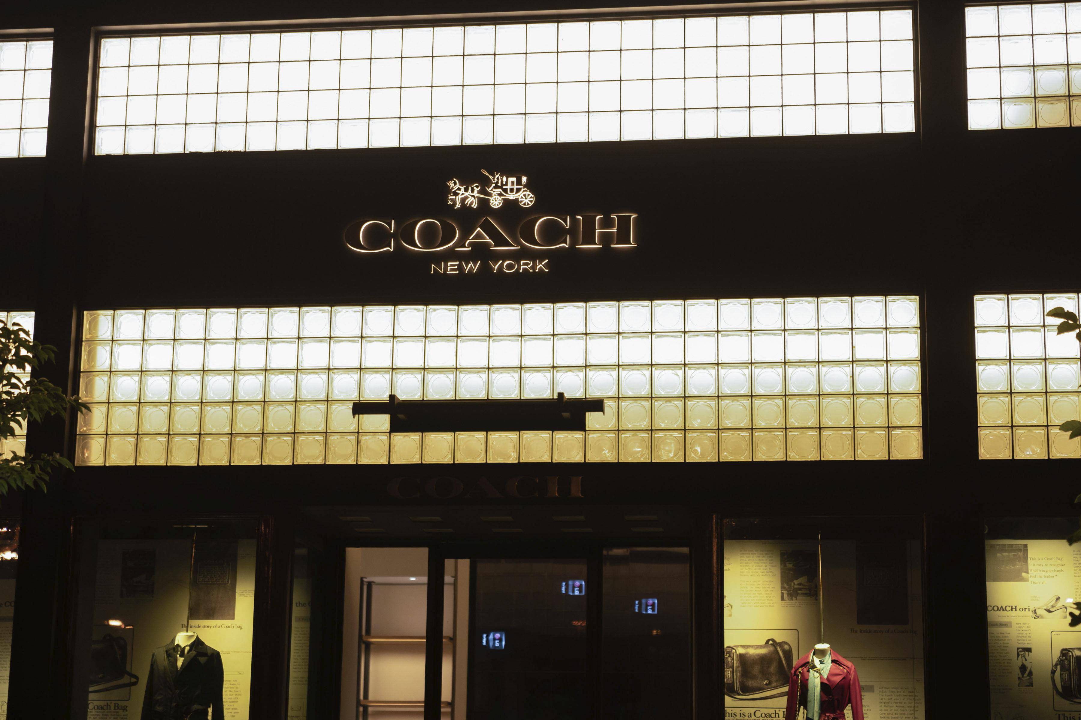 精品合并再+1！Coach母公司以85亿美元买下Michael Kors、Versace 时尚穿搭 图1张