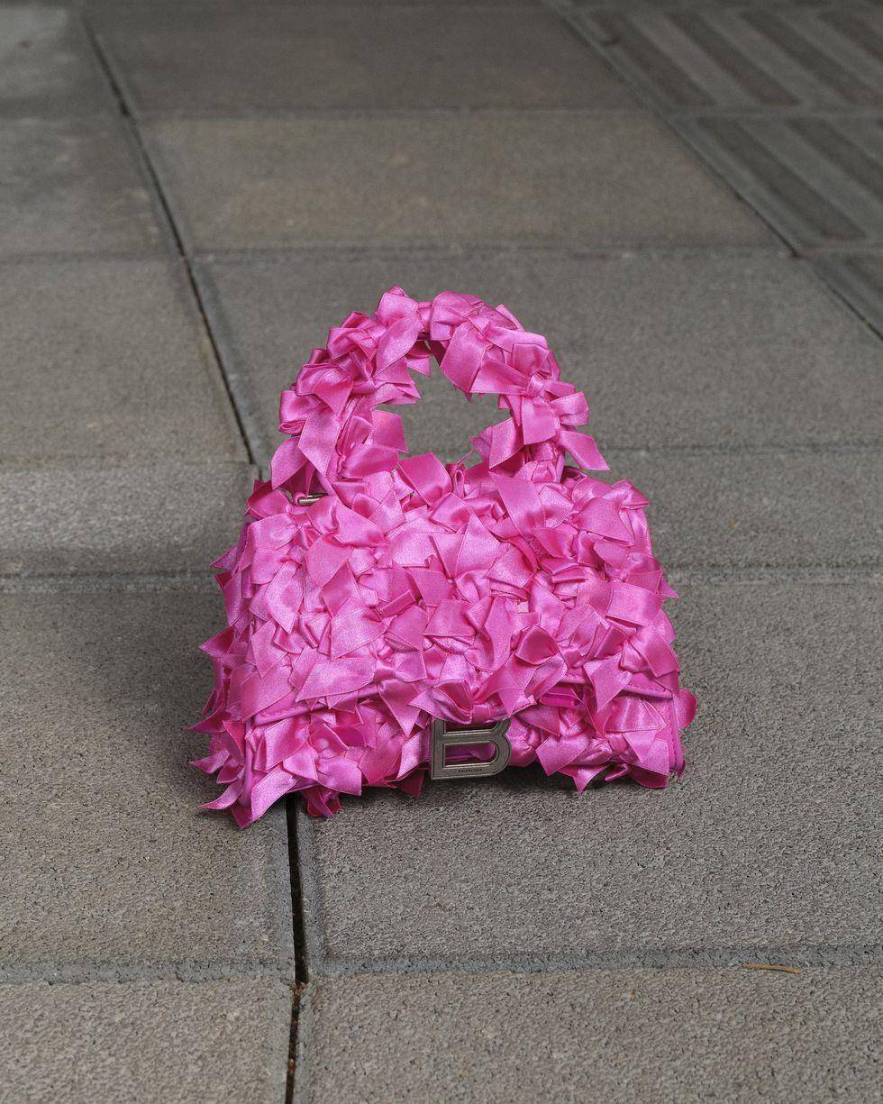 七夕最强送礼推荐！Gucci心型肩背包、Balenciaga蝴蝶结沙漏包变超萌单品 时尚穿搭 图4张