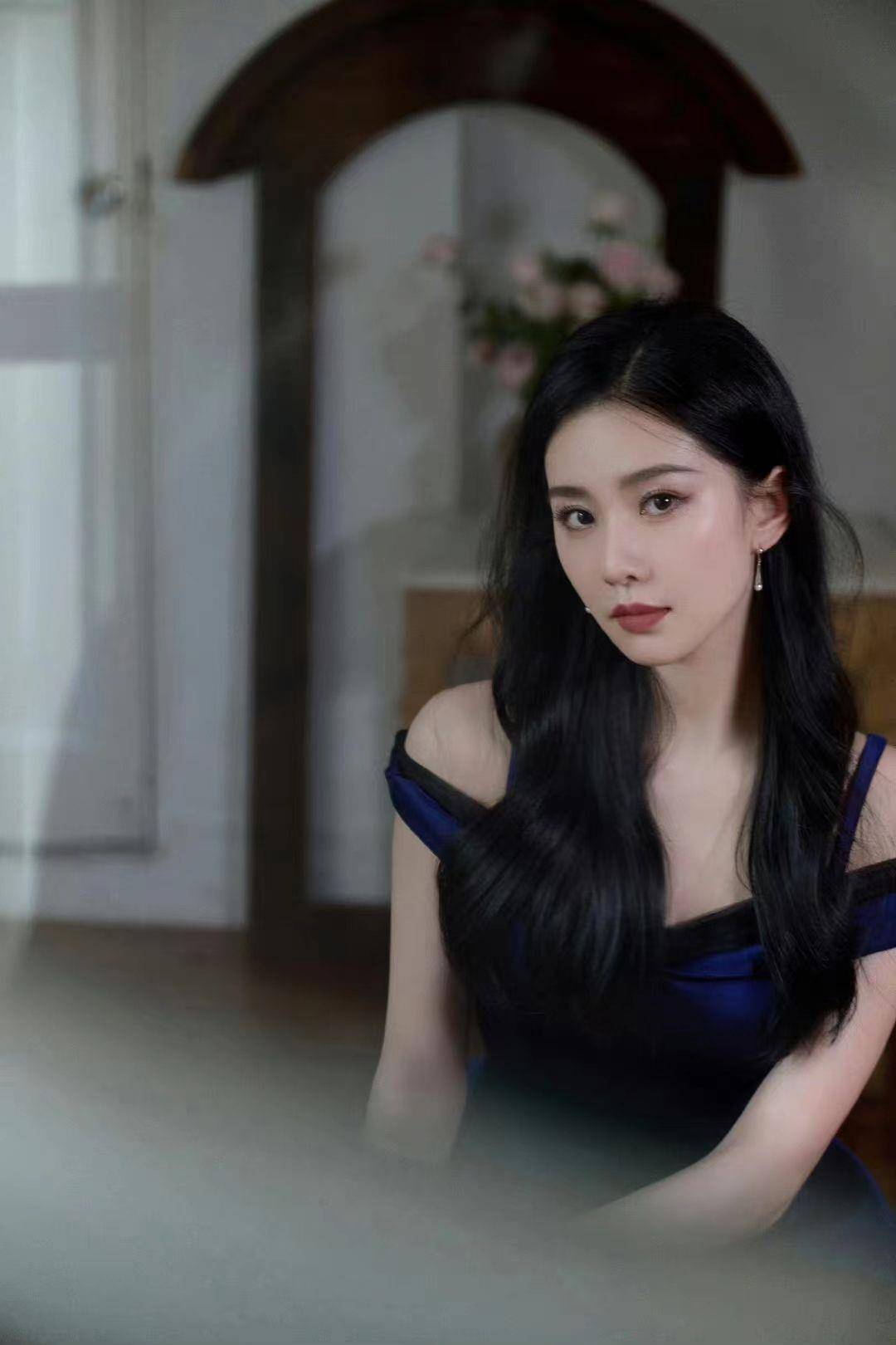 刘诗诗“行走的山茶花”美到上热搜！　披白纱仙气围绕生图超惊艳 名人名流 图1张