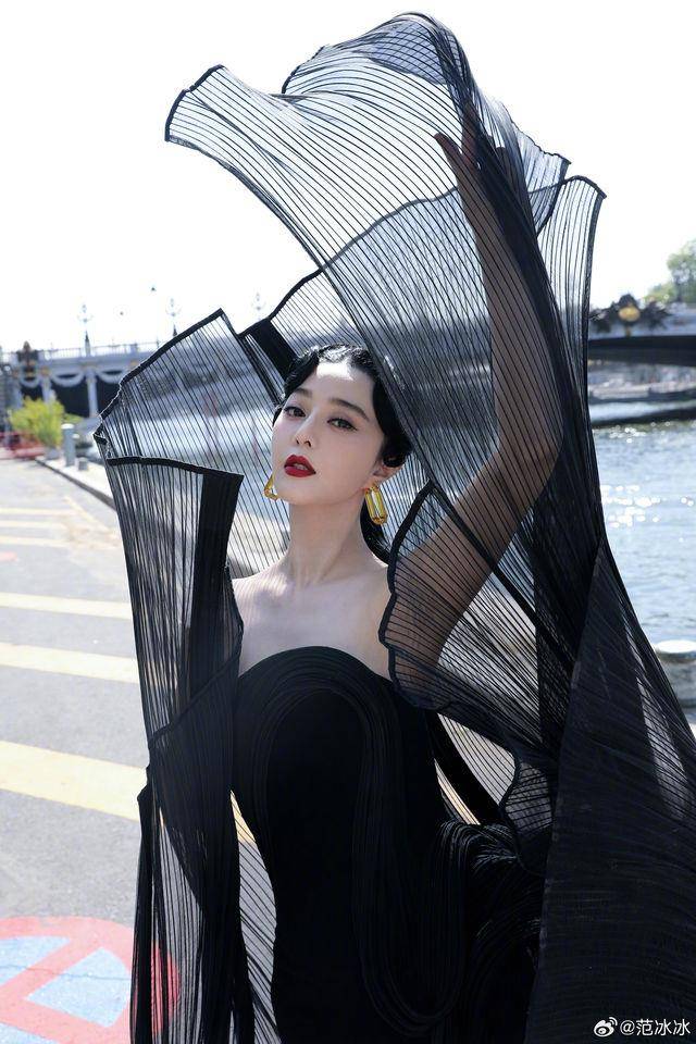 星・变美／范冰冰肌肤敏感这样做！泡泡洁颜降低摩擦、养肤成分绝不省 最新资讯 图3张