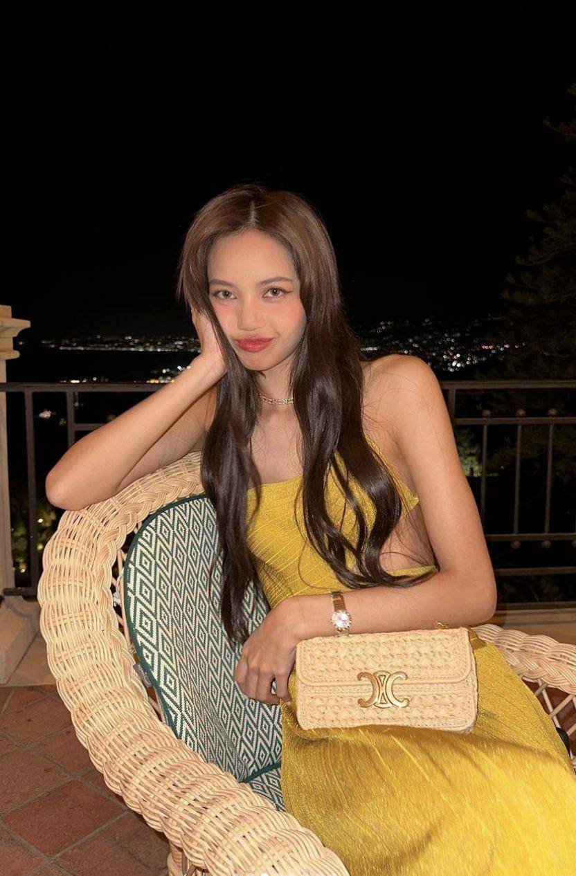 Lisa度假行头解析！凯特王妃爱牌洋装、CELINE针织衫搭比基尼超性感 名人名流 图3张