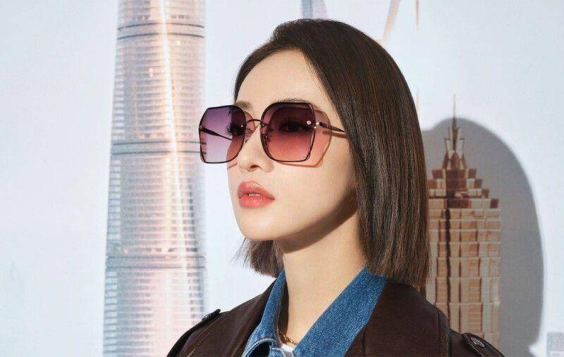 2023夏季墨镜流行趋势！多巴胺色系、镂空Logo　时髦又修饰脸型 时尚穿搭 图3张