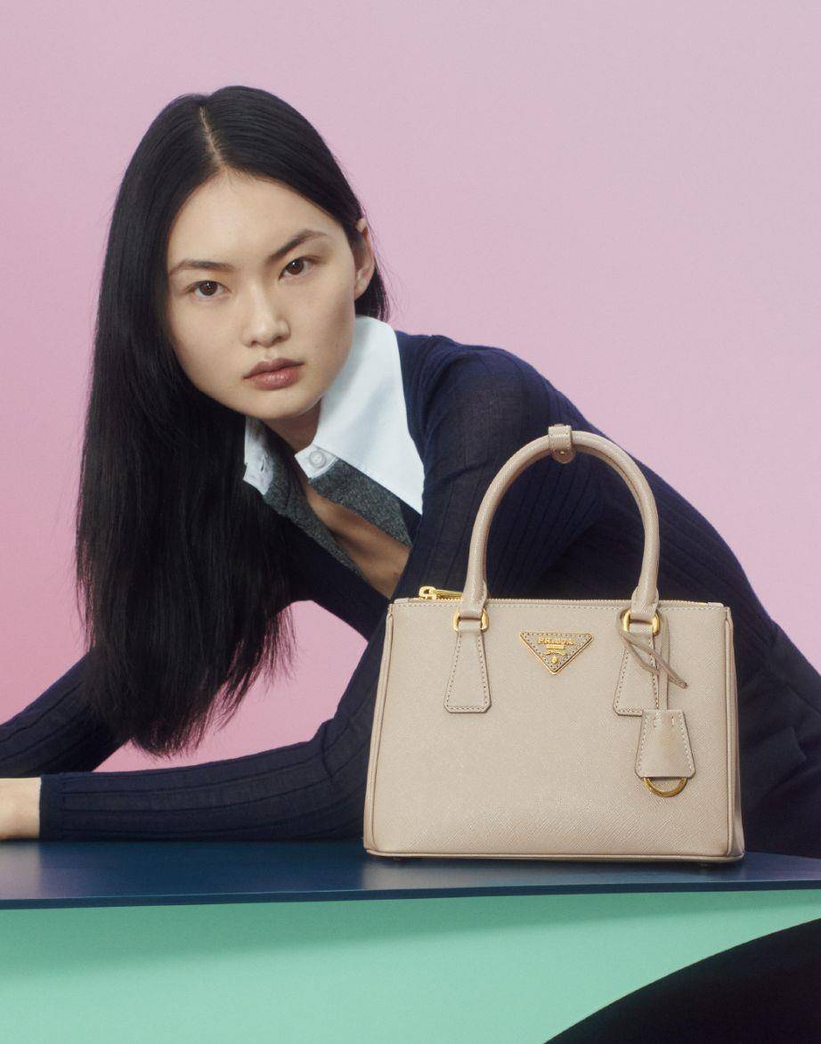包・开箱／Prada Galleria撞色款回归解析不败理由！贾静雯、陈庭妮都被圈粉 名人名流 图1张