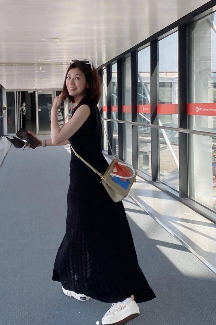 包・开箱／Prada Galleria撞色款回归解析不败理由！贾静雯、陈庭妮都被圈粉 名人名流 图4张