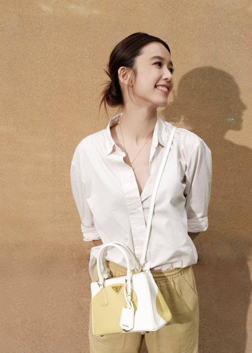 包・开箱／Prada Galleria撞色款回归解析不败理由！贾静雯、陈庭妮都被圈粉 名人名流 图5张