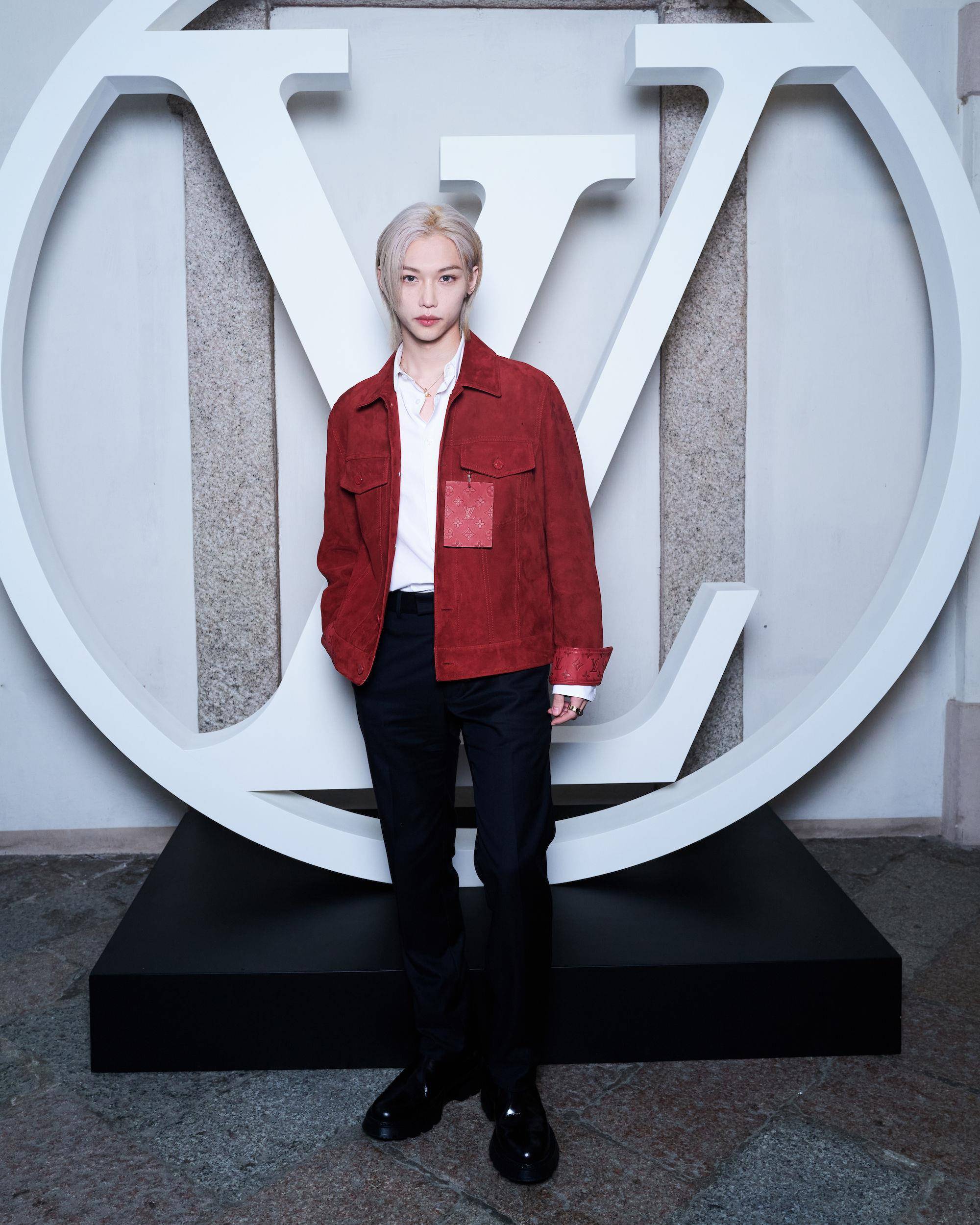V、朴宝剑在CELINE店内神级同框绝对该当桌布　Stray Kids Felix加入LV大使 时尚穿搭 图12张
