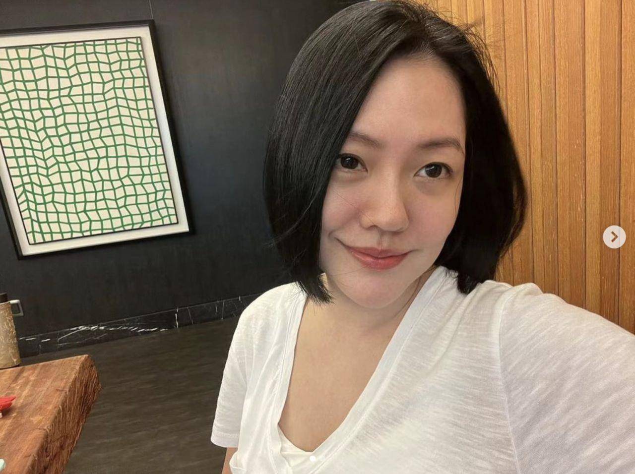 45岁小S当“最美辣妈”关键是电眼！每天睡前做一件事放松又年轻 最新资讯 图2张