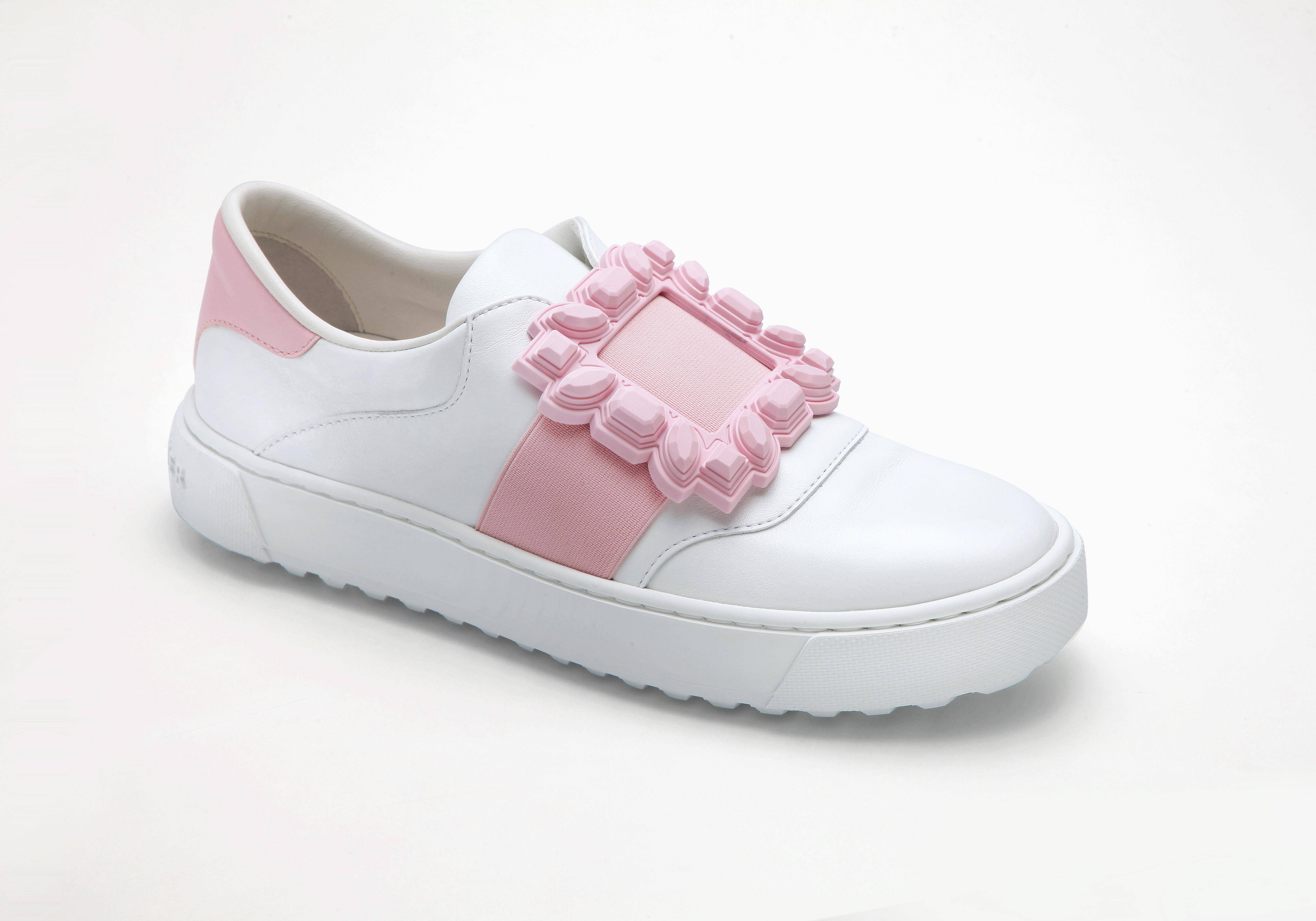TOD'S芭蕾舞鞋放大豆豆萌翻！“秋冬义式遐想”刺绣T字包、黛妃爱包进化 时尚穿搭 图6张