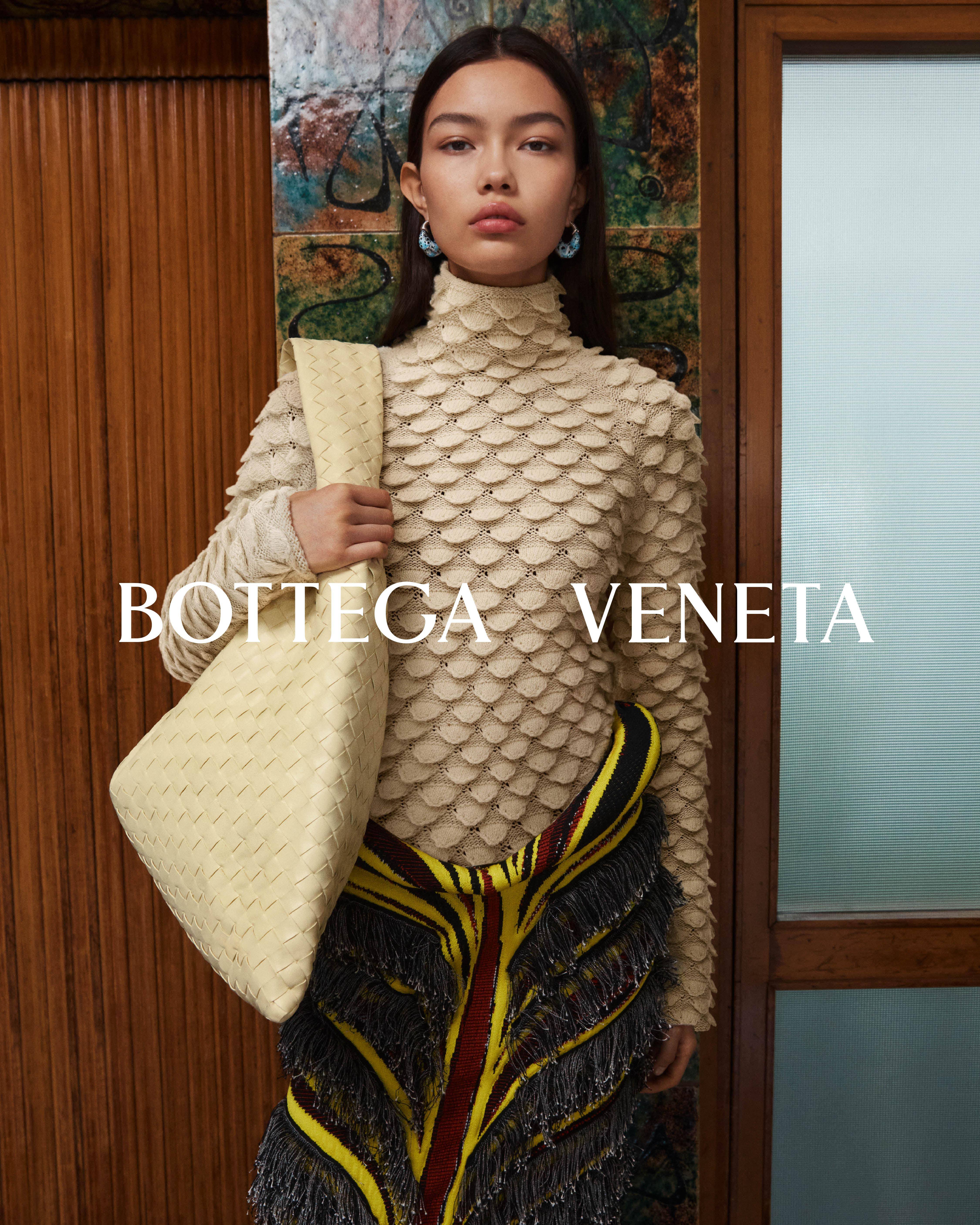 Bottega Veneta捕捉街道上的惊喜！秋冬爆款指向Orbit运动鞋、大尺寸编织包 时尚穿搭 图1张