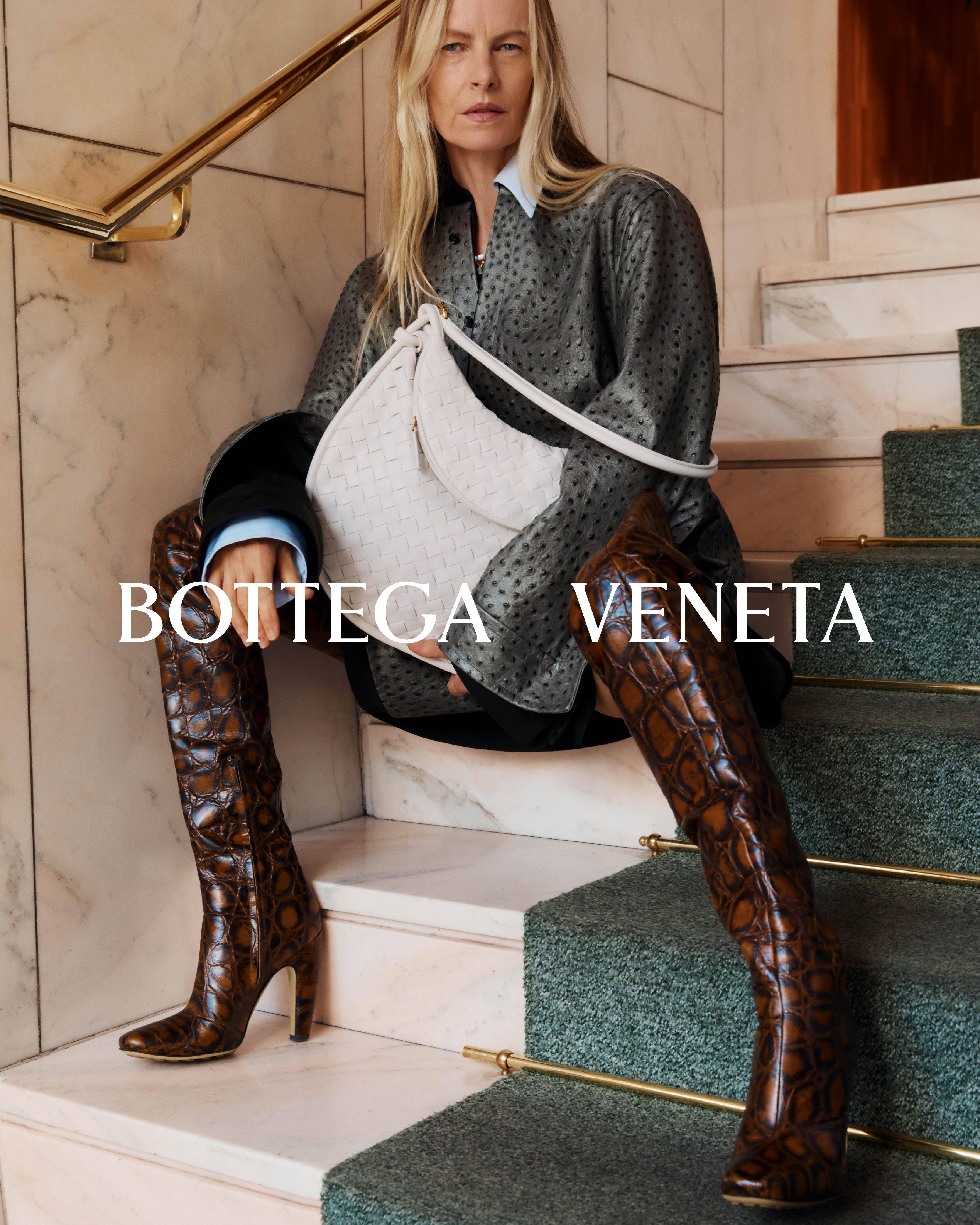 Bottega Veneta捕捉街道上的惊喜！秋冬爆款指向Orbit运动鞋、大尺寸编织包 时尚穿搭 图5张
