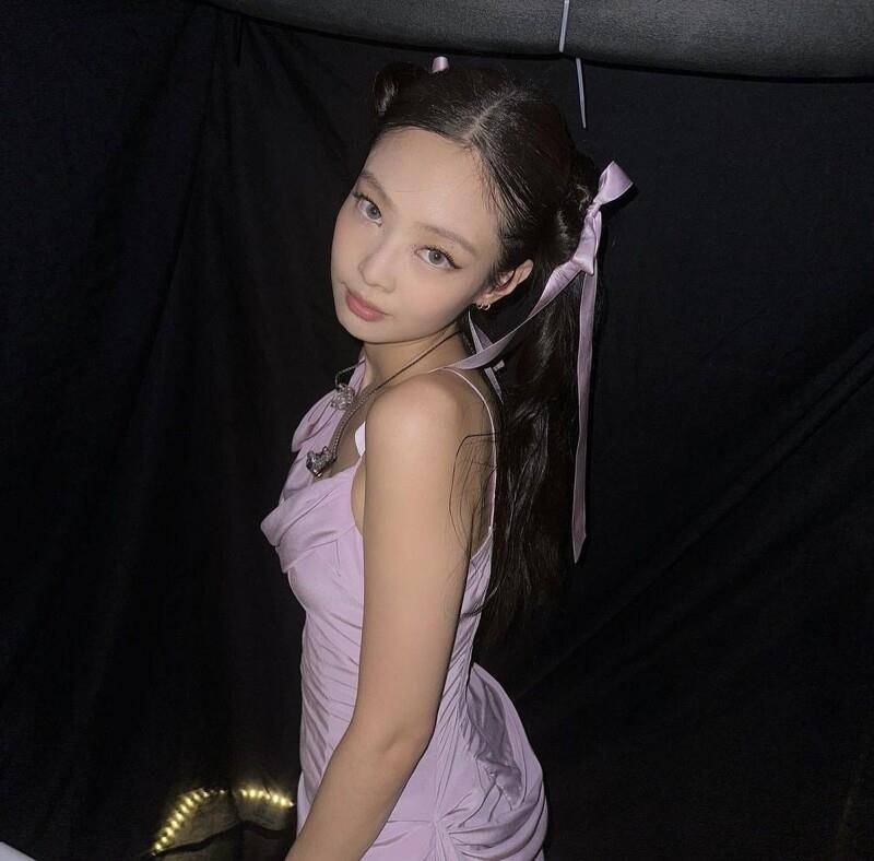 Jennie近期穿搭都有“蝴蝶结”　解析她最爱的Bowcore风格如何打造 最新资讯 图15张