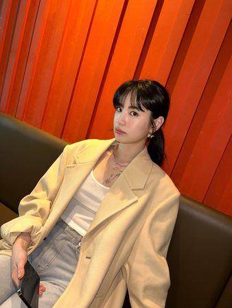 《假面女郎》林珍娜率性装扮遮不住“星味”　身上粉嫩饰品成亮点 名人名流 图2张