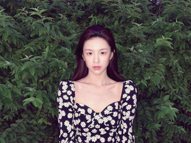 《Moving异能》高允贞衣品超好！私服甜美碎花、帅气男友感完美驾驭 最新资讯 图1张