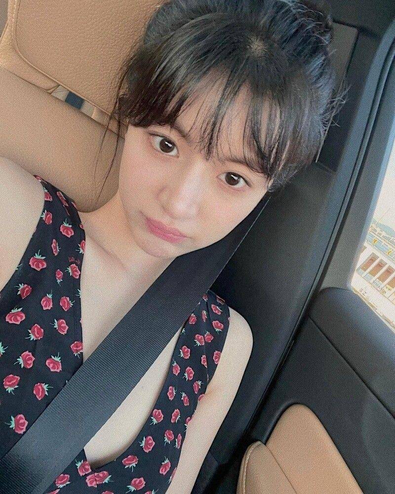 《Moving异能》高允贞衣品超好！私服甜美碎花、帅气男友感完美驾驭 最新资讯 图2张