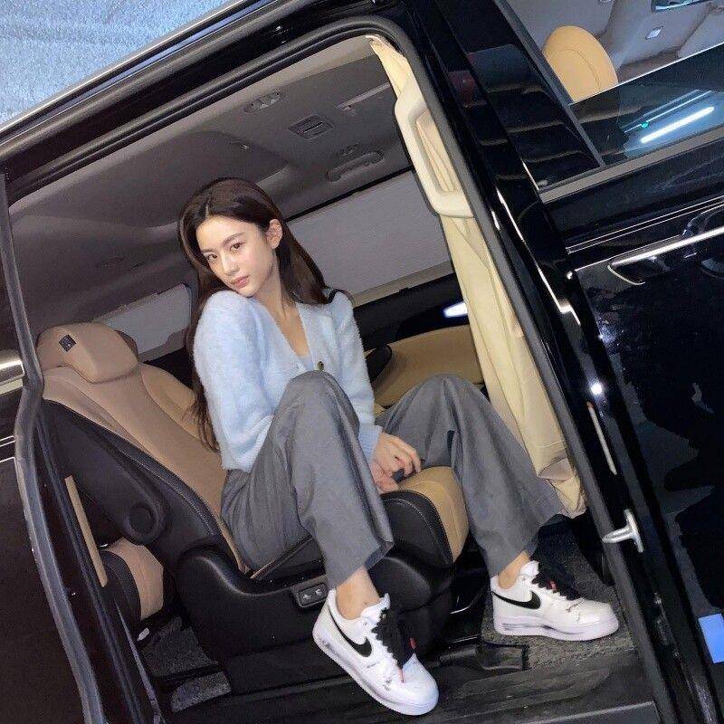 《Moving异能》高允贞衣品超好！私服甜美碎花、帅气男友感完美驾驭 最新资讯 图5张